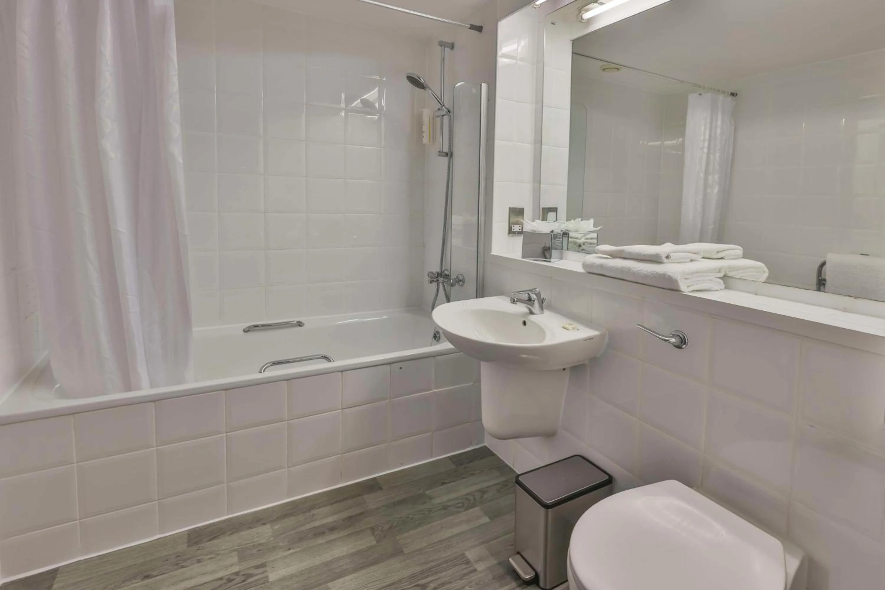 Bathroom in Best Western Sheffield City Hotel