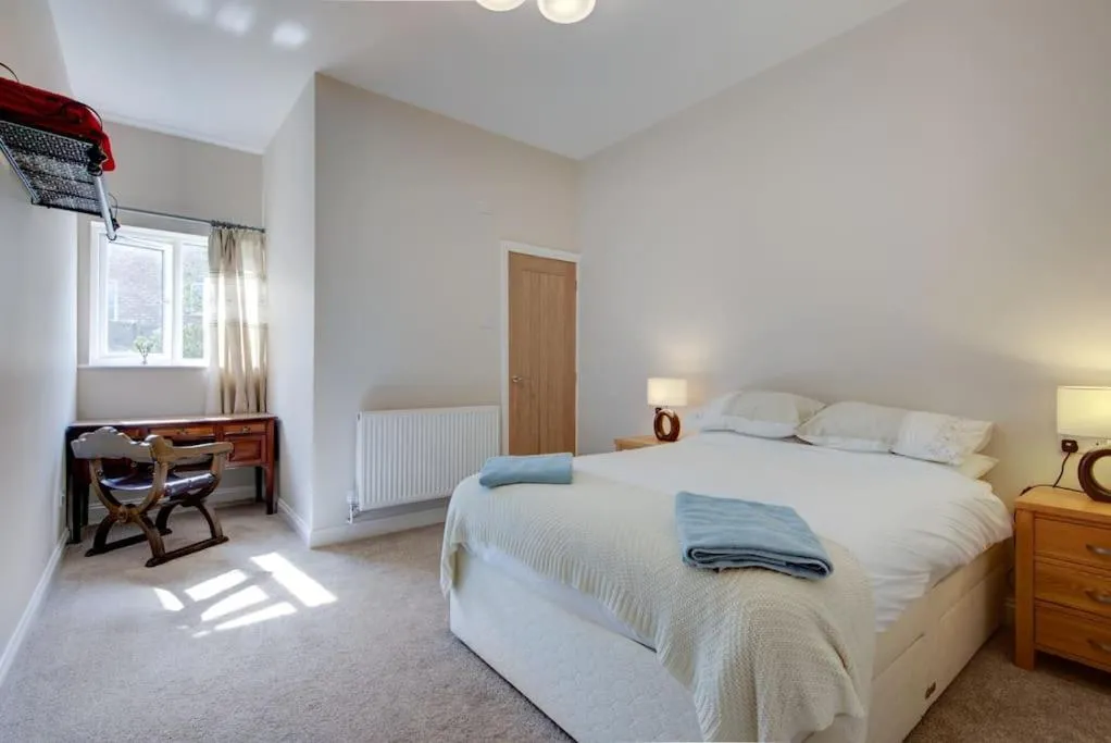 The Long Hall 2 bed ground floor annexed apartment - sleeps 6