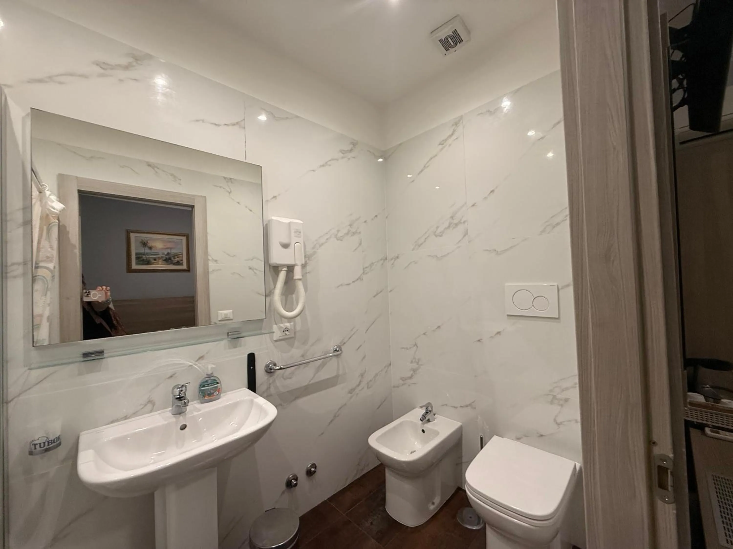 Shower in Accommodation Corallo