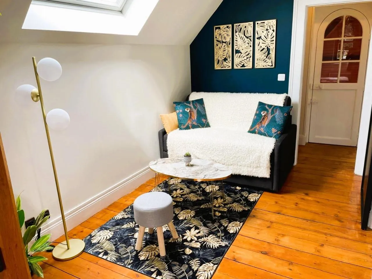 Living room, Bed in La Villa Bligny