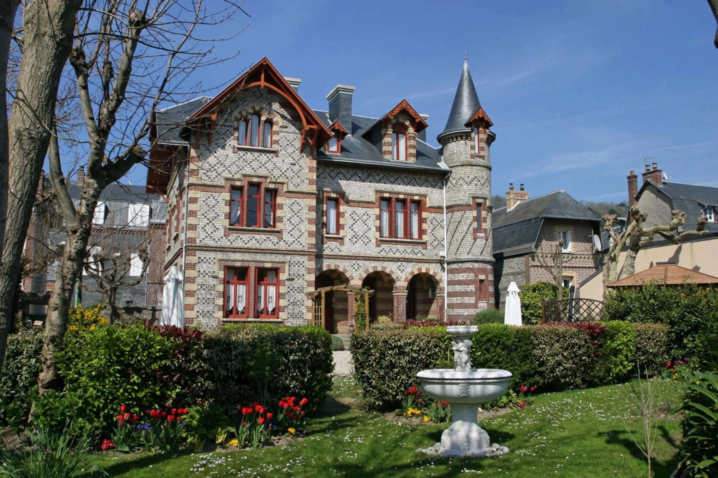 Property building in La Villa Bligny