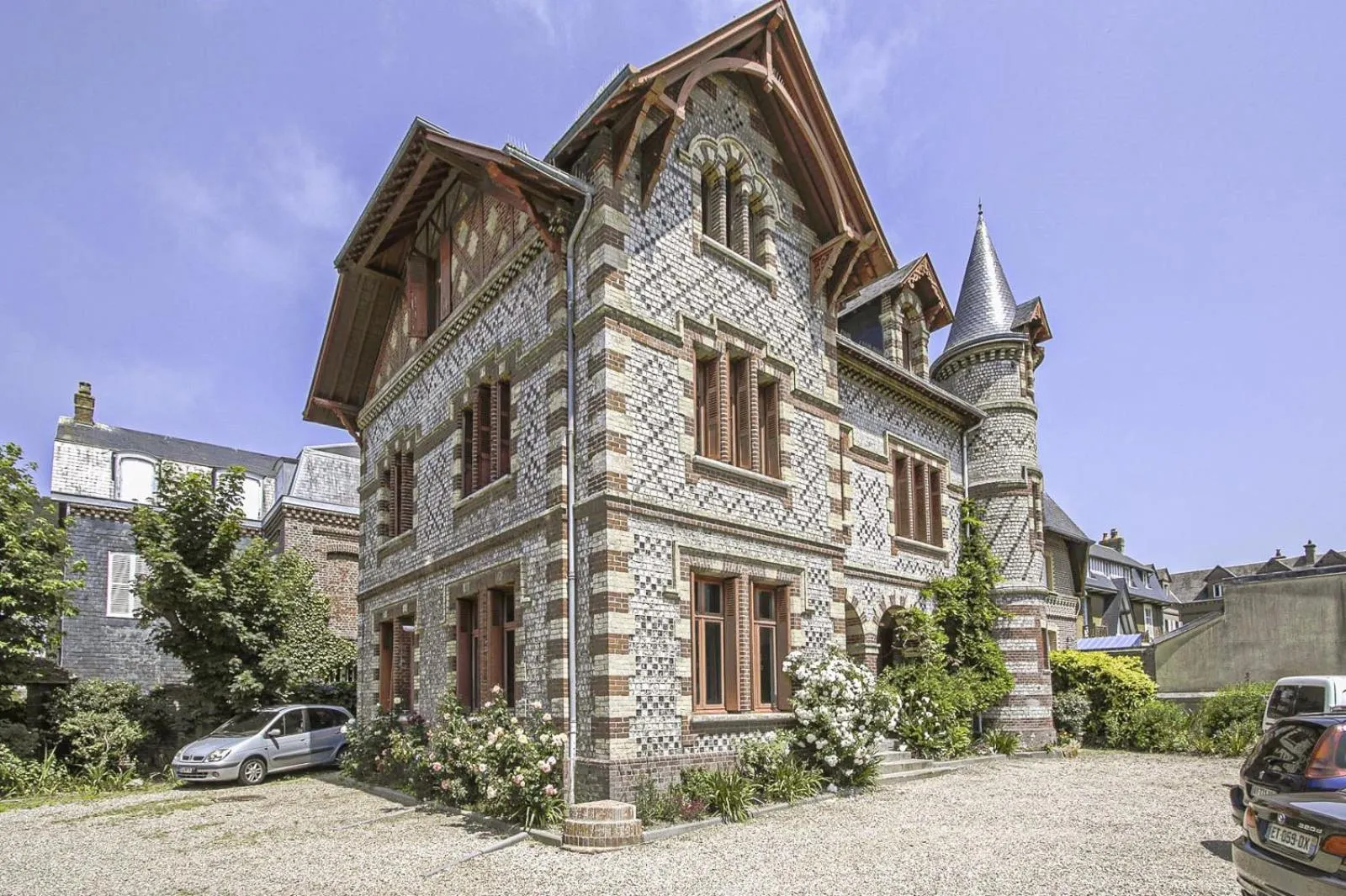 Property building in La Villa Bligny