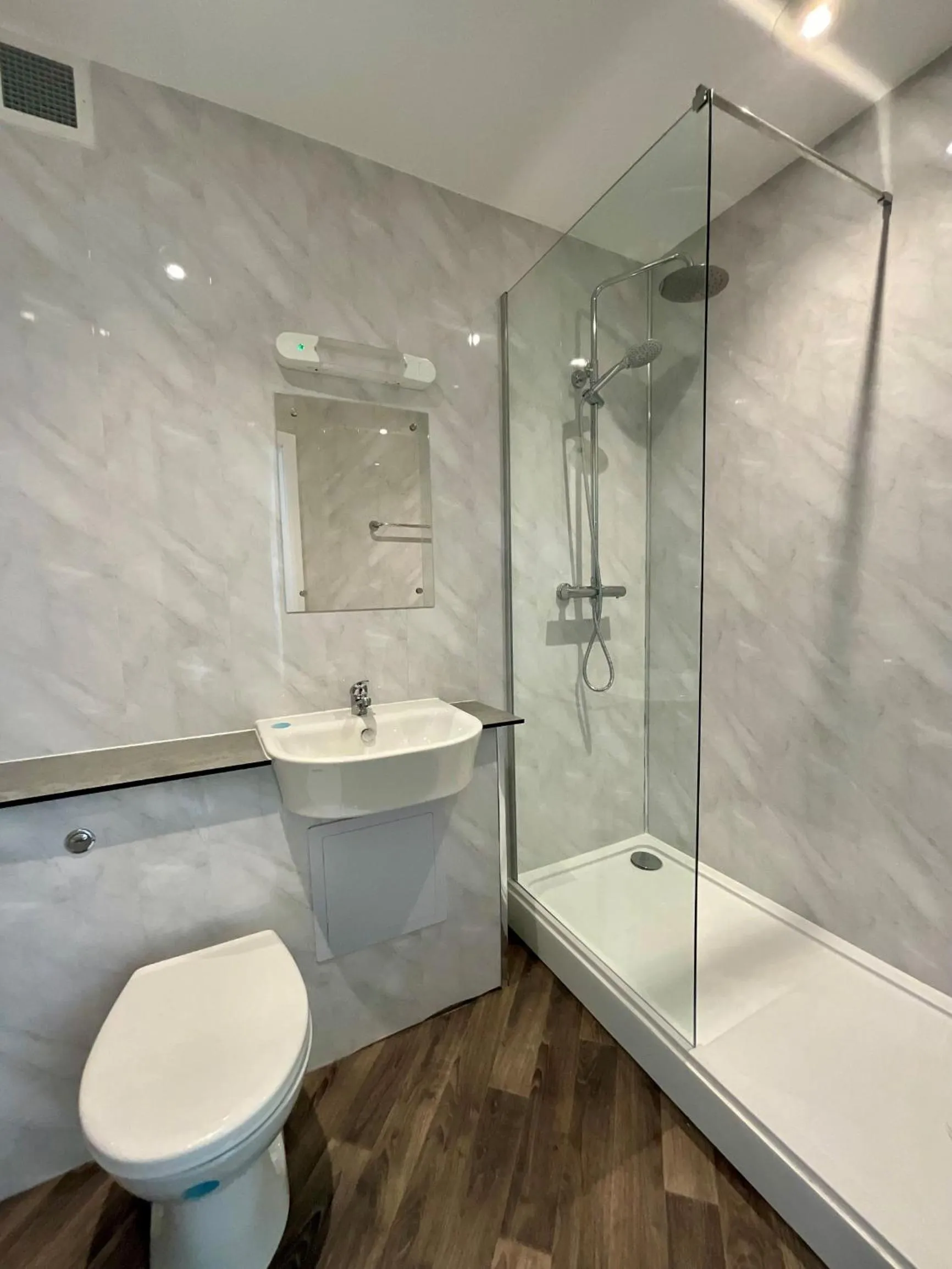 Bathroom in Britannia Inn Glasgow