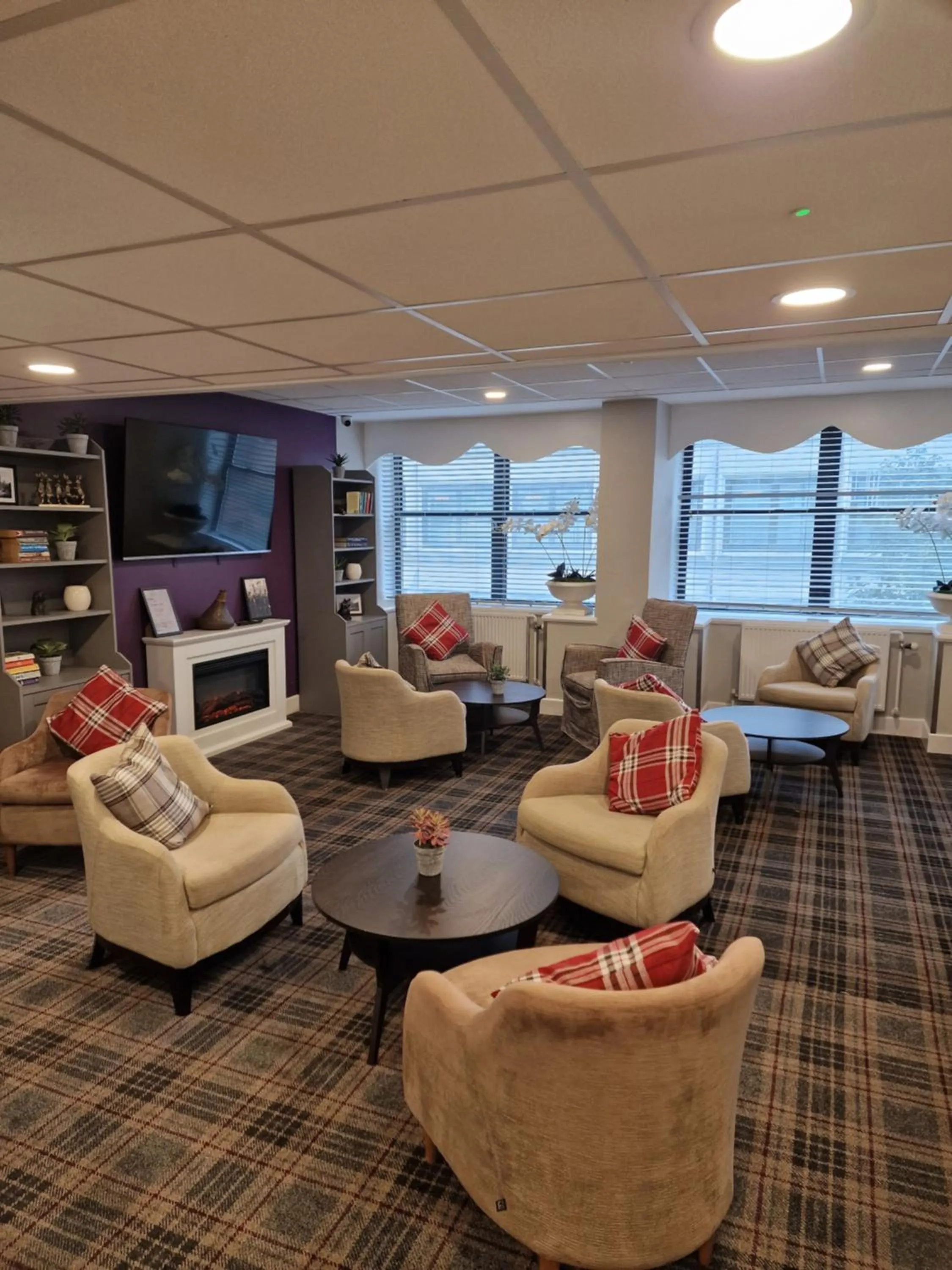 Communal lounge/ TV room in Britannia Inn Glasgow