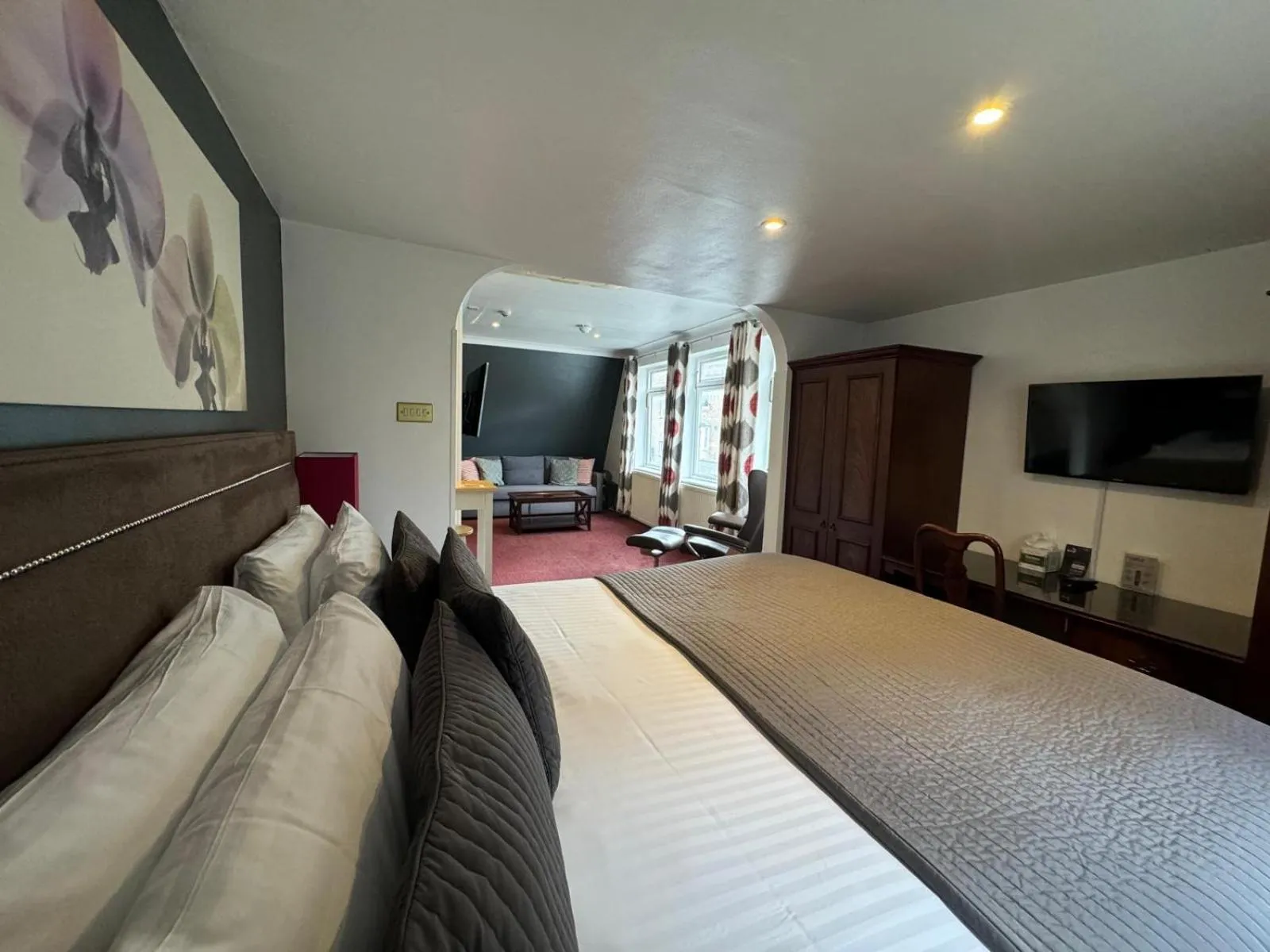 Bedroom, Bed in Berjaya Eden Park London Hotel