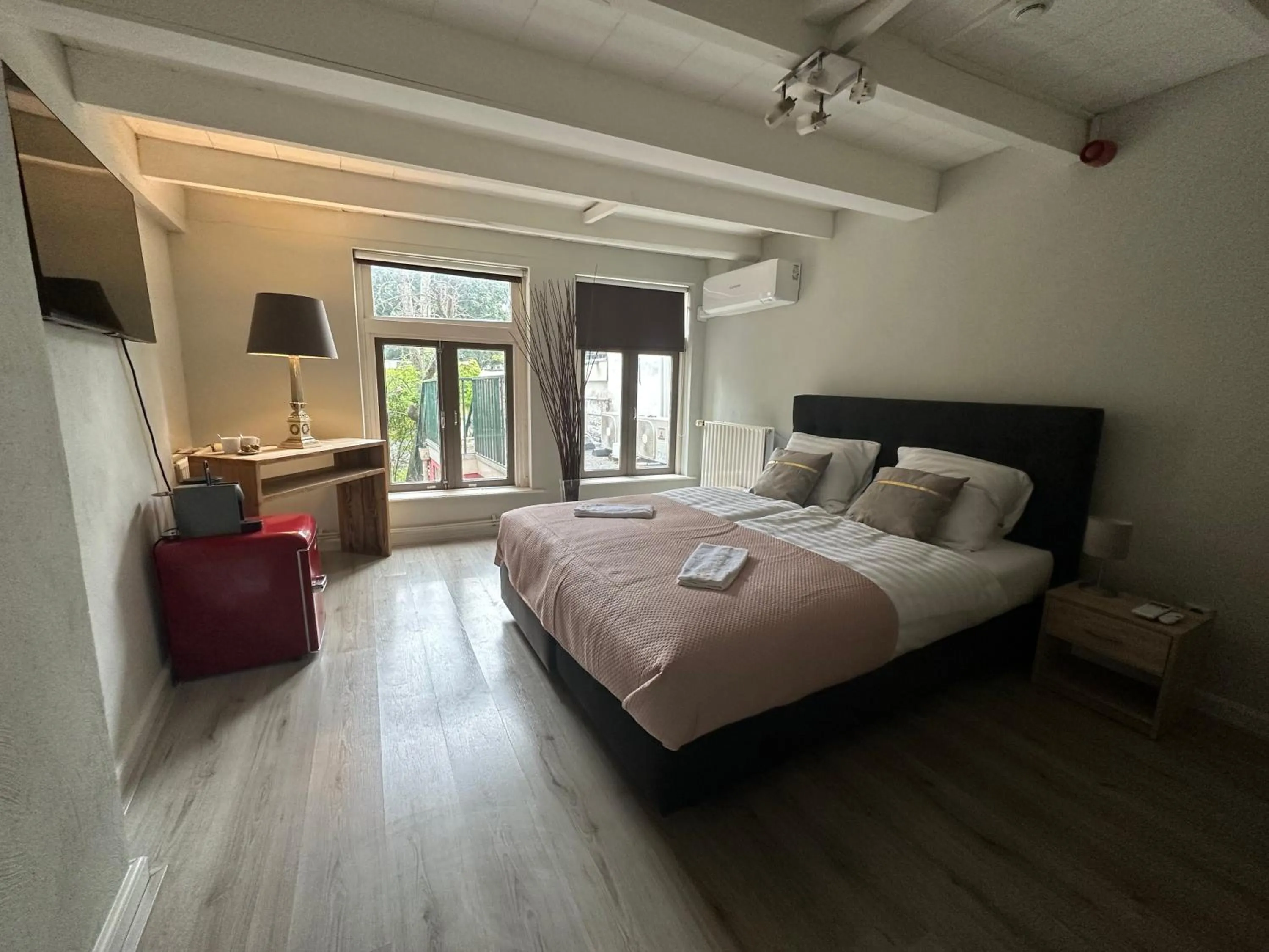 Photo of the whole room, Bed in De Bronzen Koets