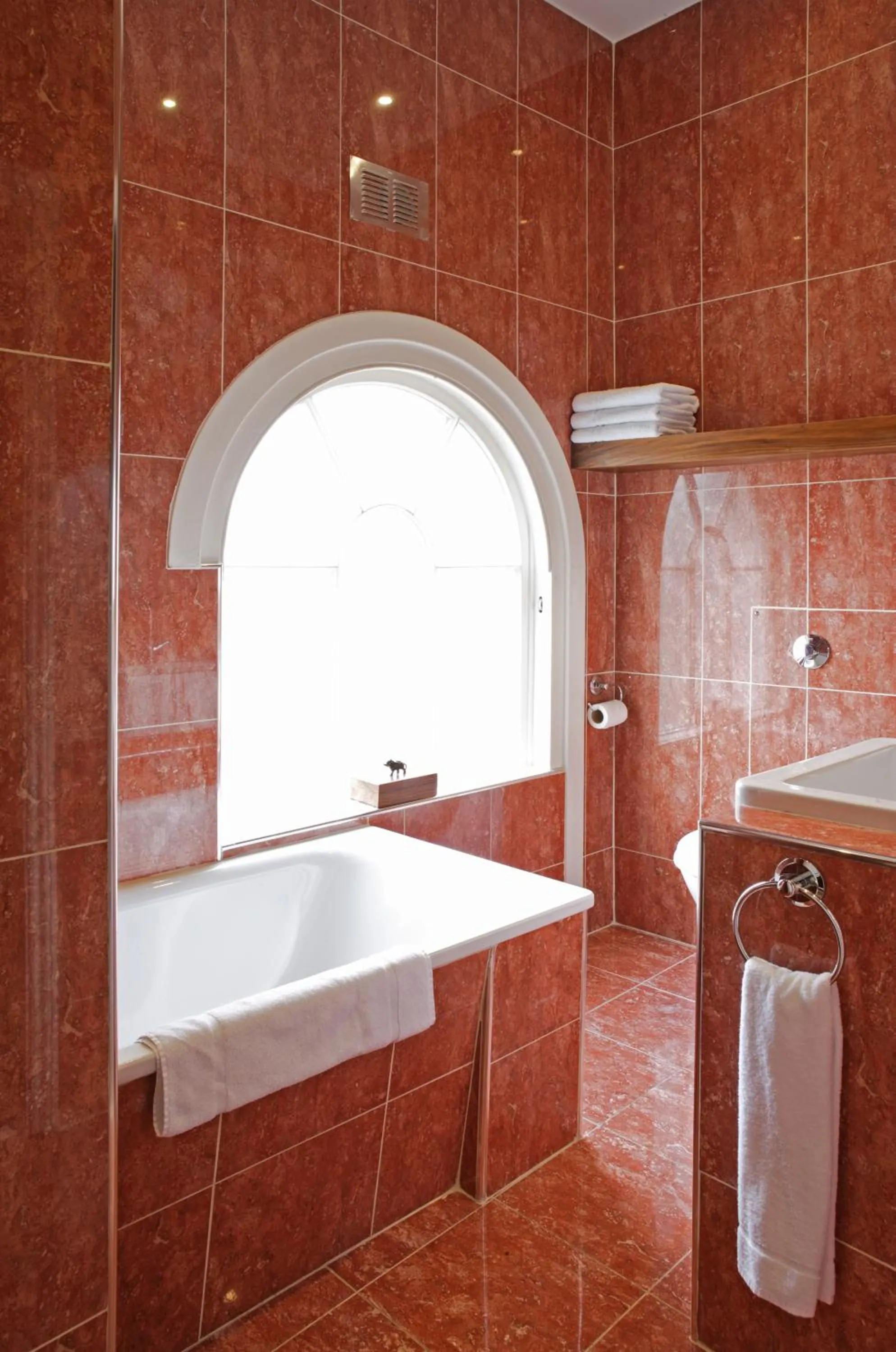 Shower in New Linden Hotel