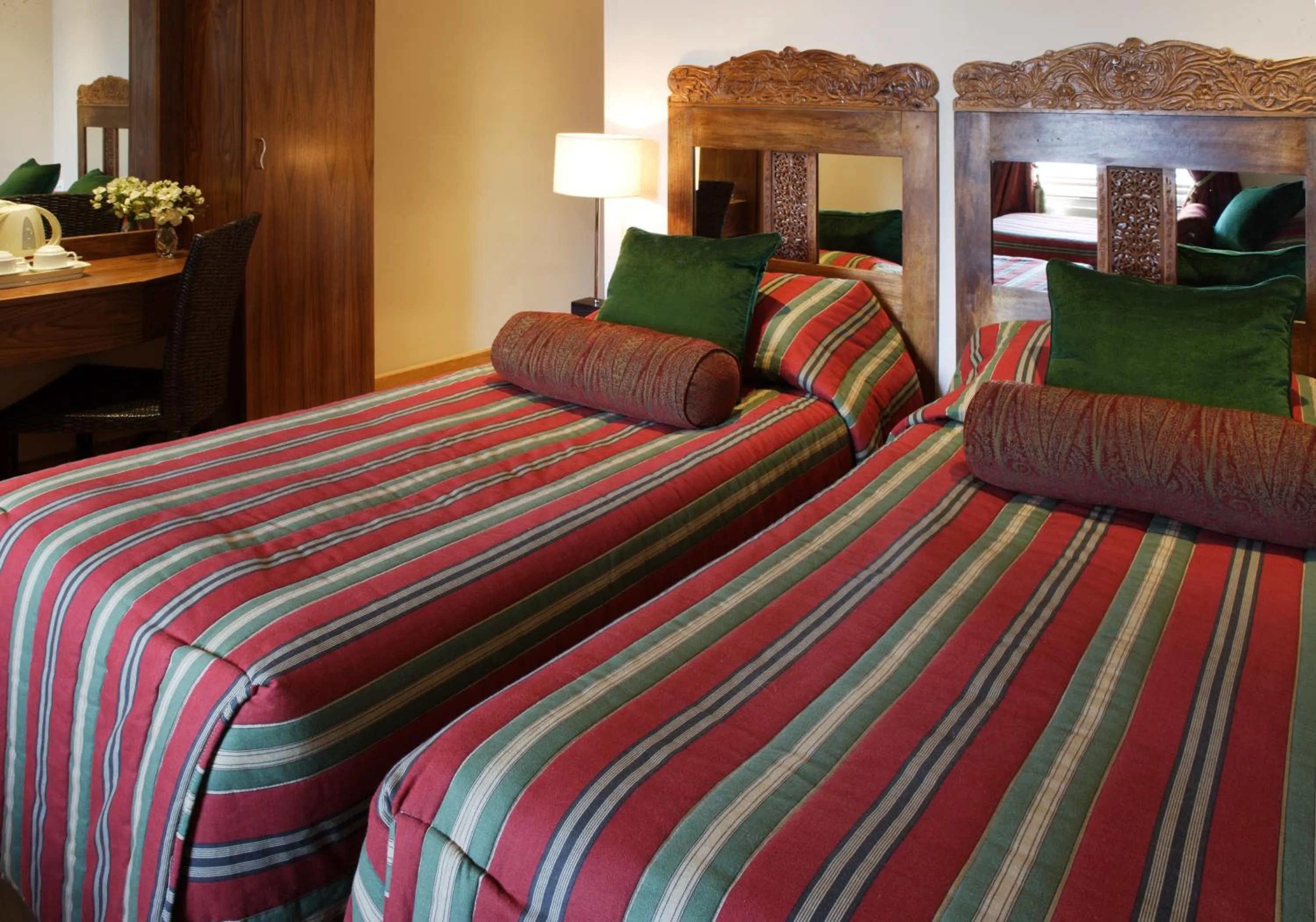 Bed in New Linden Hotel