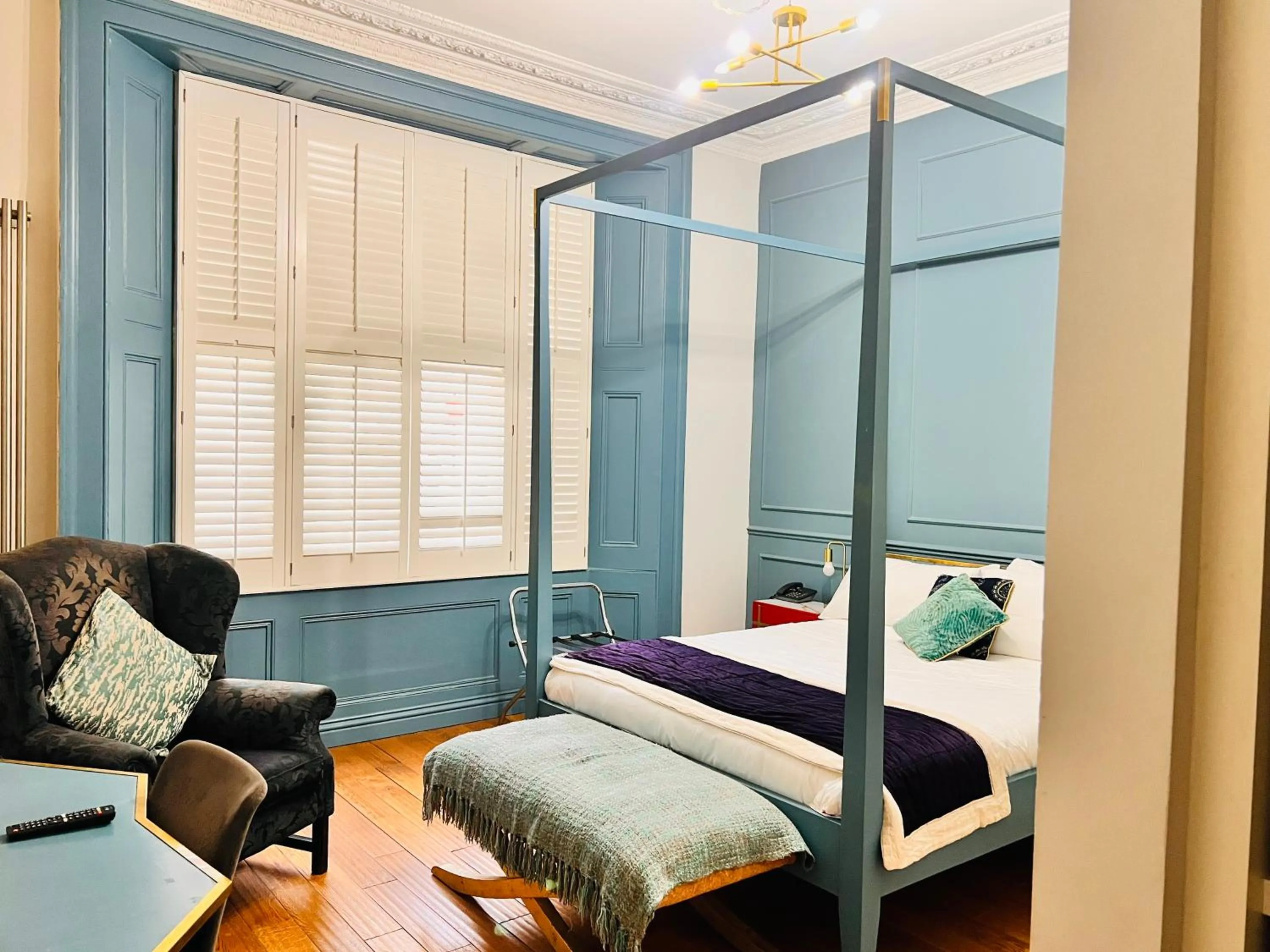 Bed in New Linden Hotel