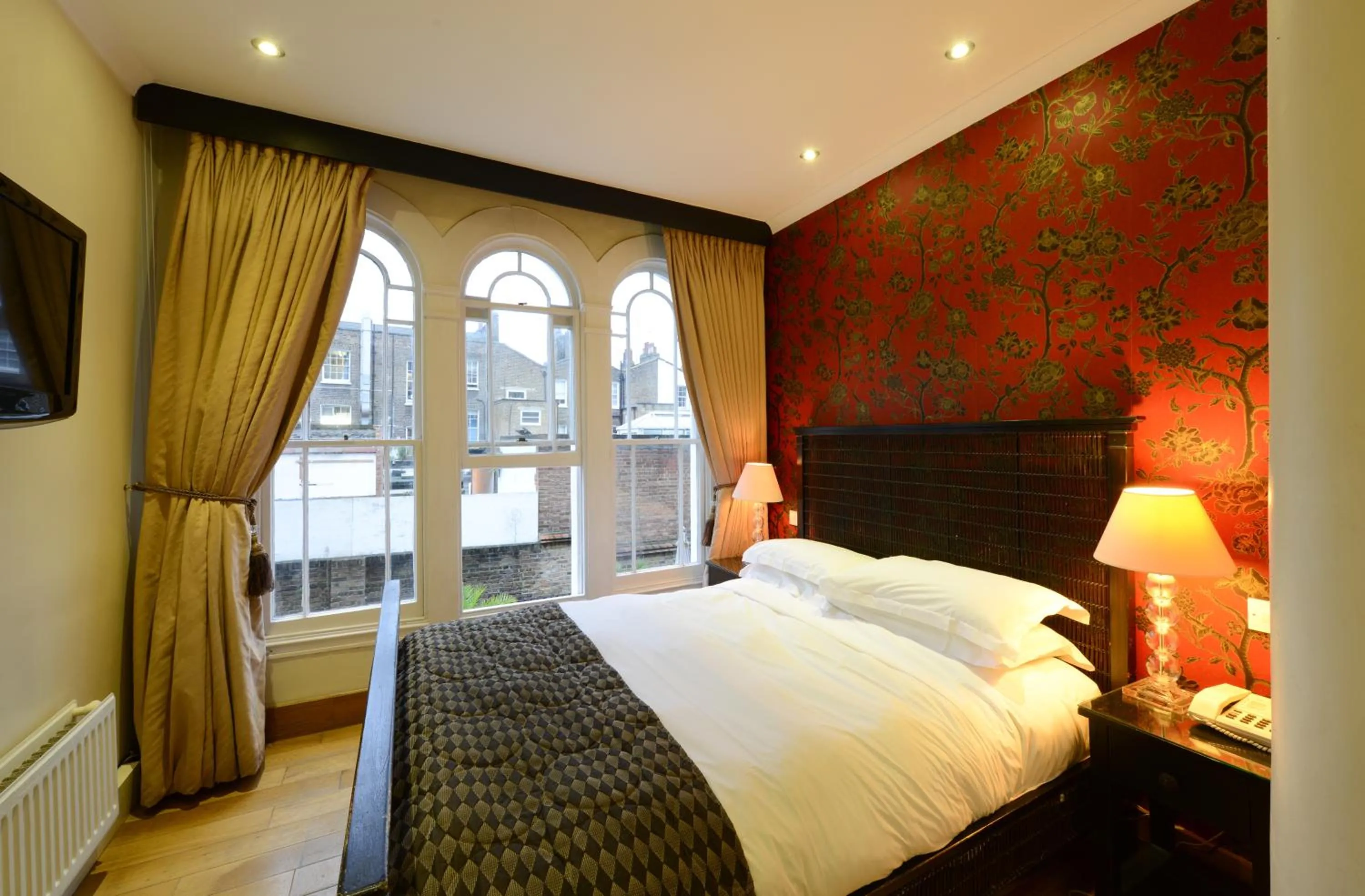 Bedroom, Bed in New Linden Hotel