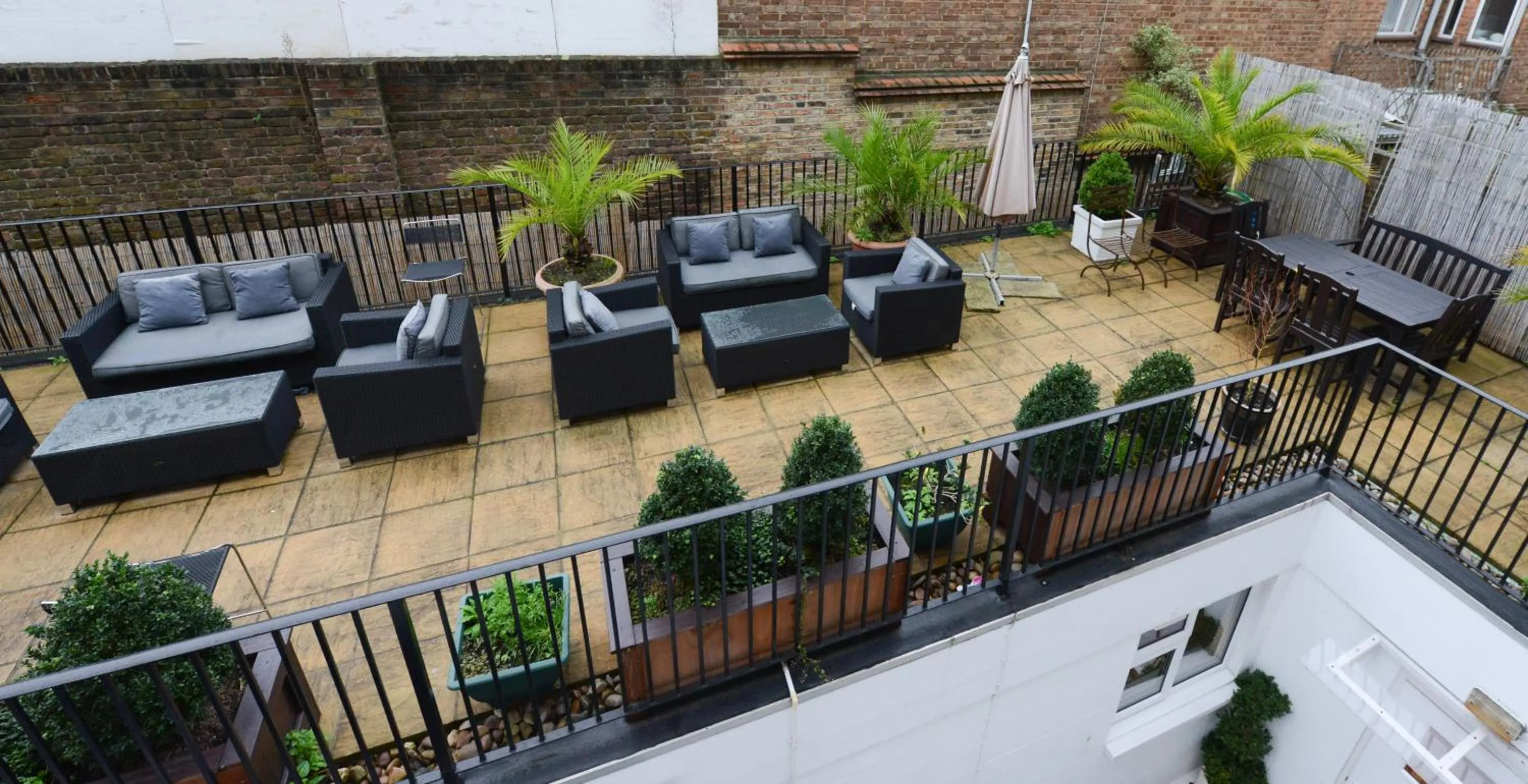 Patio in New Linden Hotel