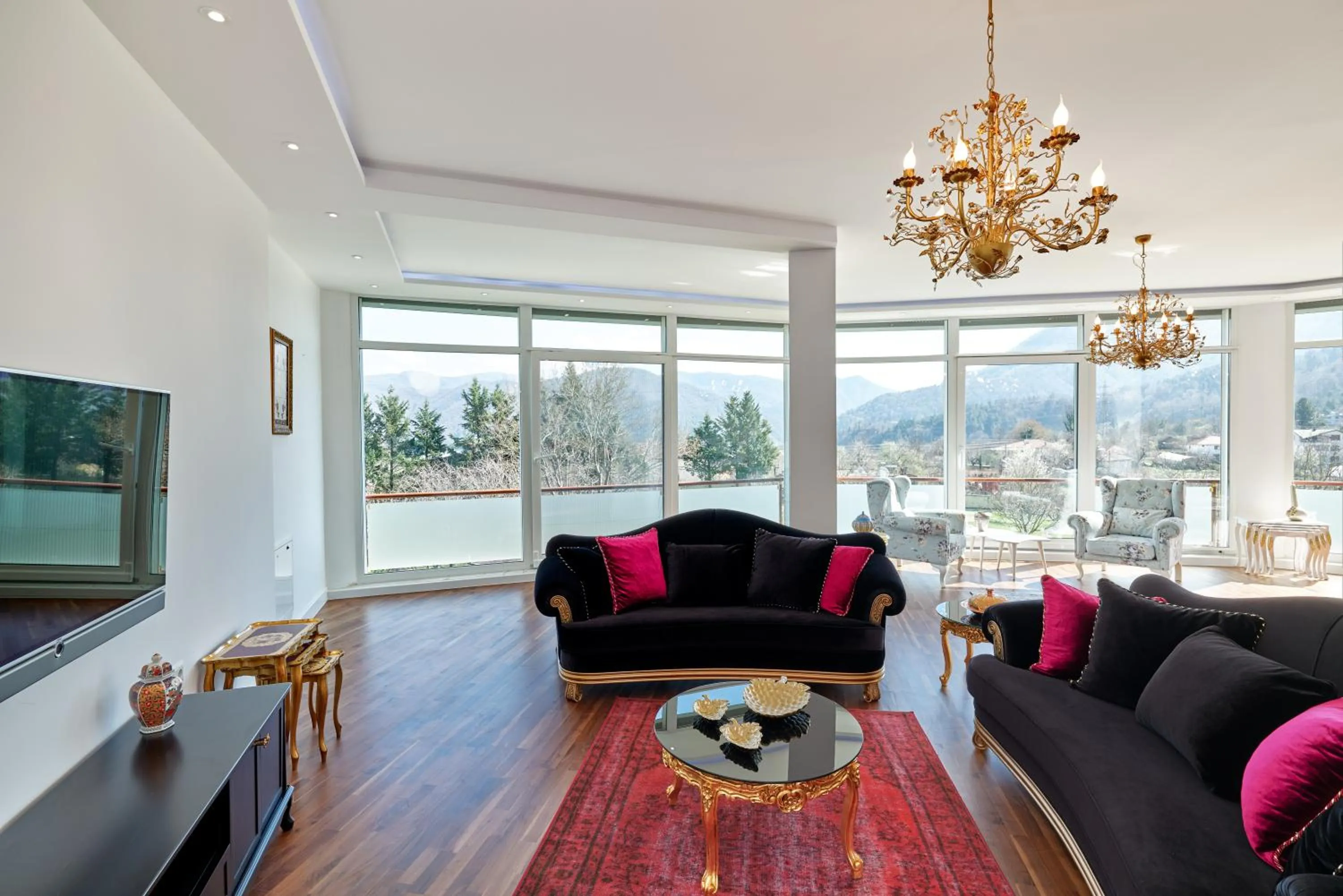 Communal lounge/ TV room in Beyaz Köşk Geyve