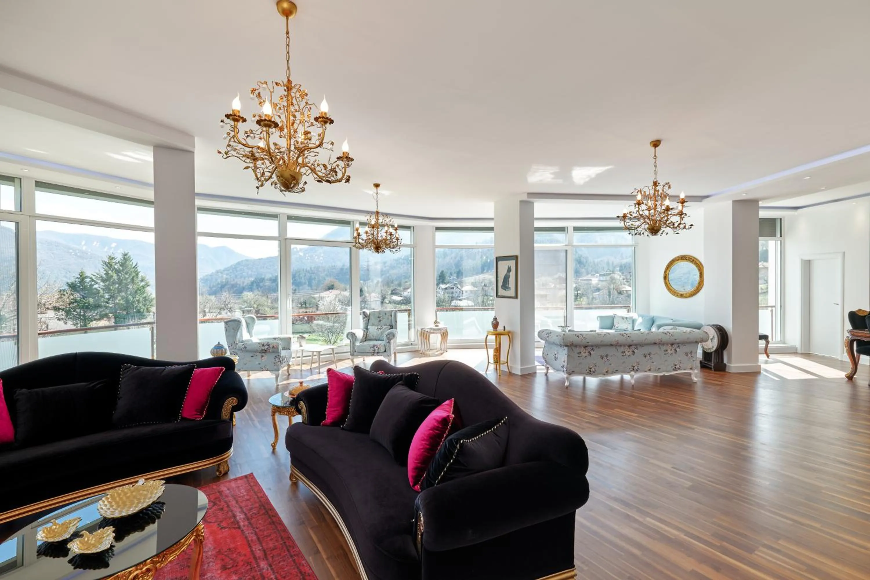 Communal lounge/ TV room in Beyaz Köşk Geyve