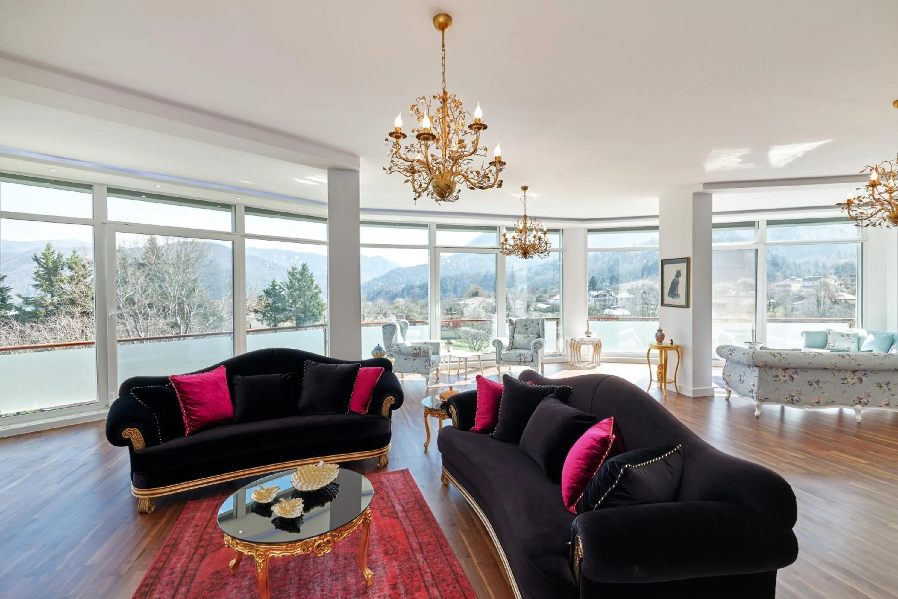 Communal lounge/ TV room in Beyaz Köşk Geyve