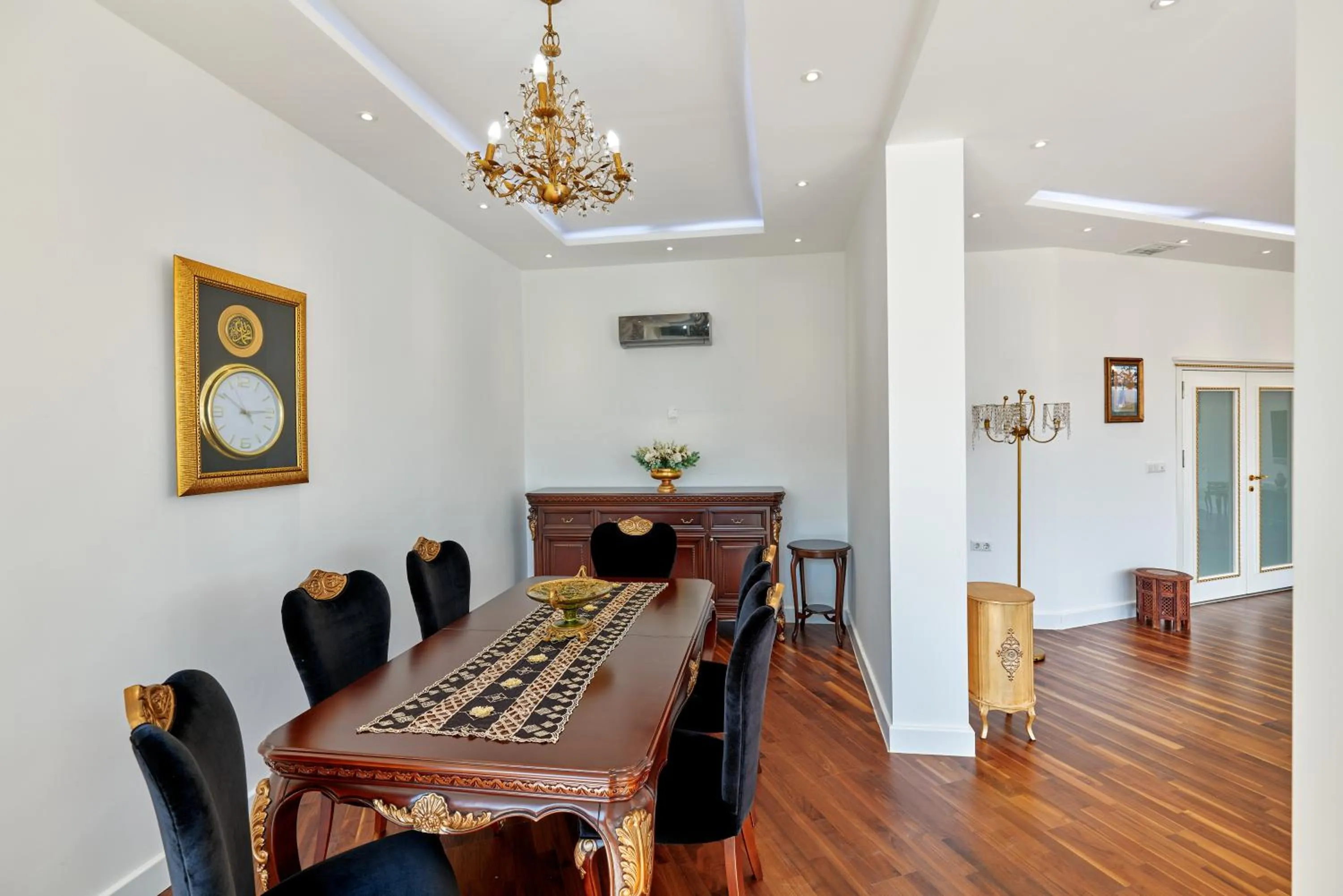 Communal lounge/ TV room in Beyaz Köşk Geyve