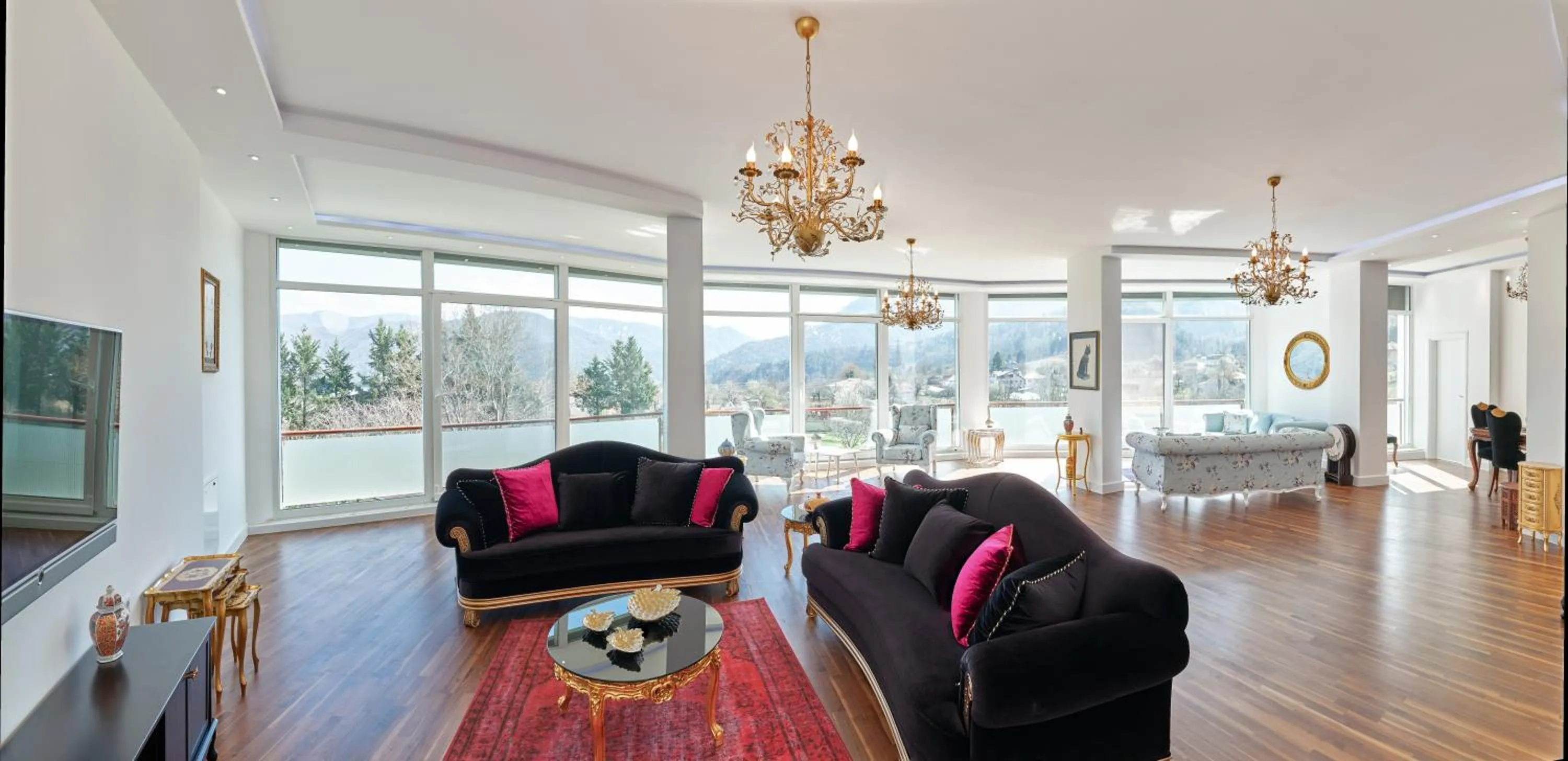 Communal lounge/ TV room in Beyaz Köşk Geyve