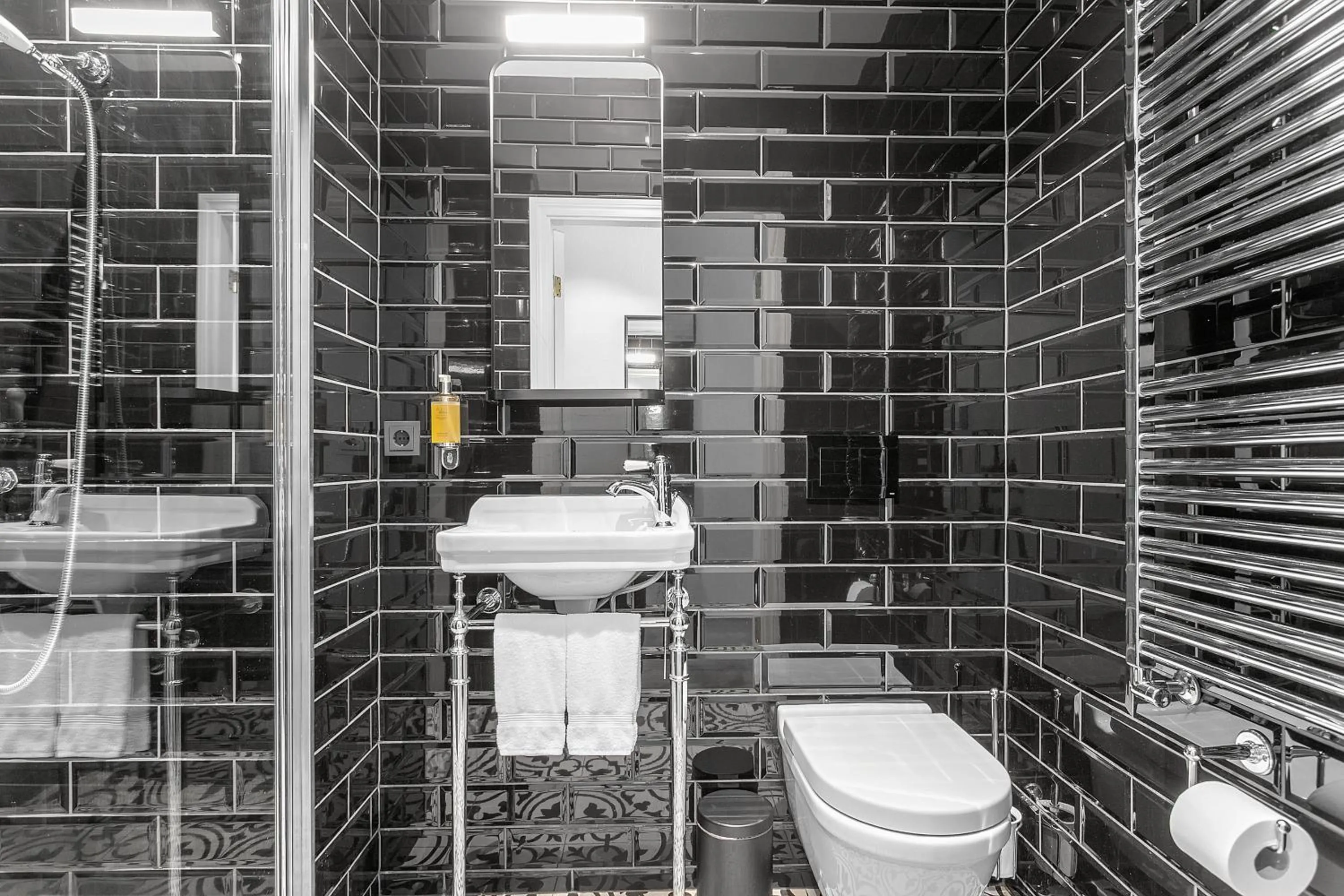 Bathroom in Hotel Aska