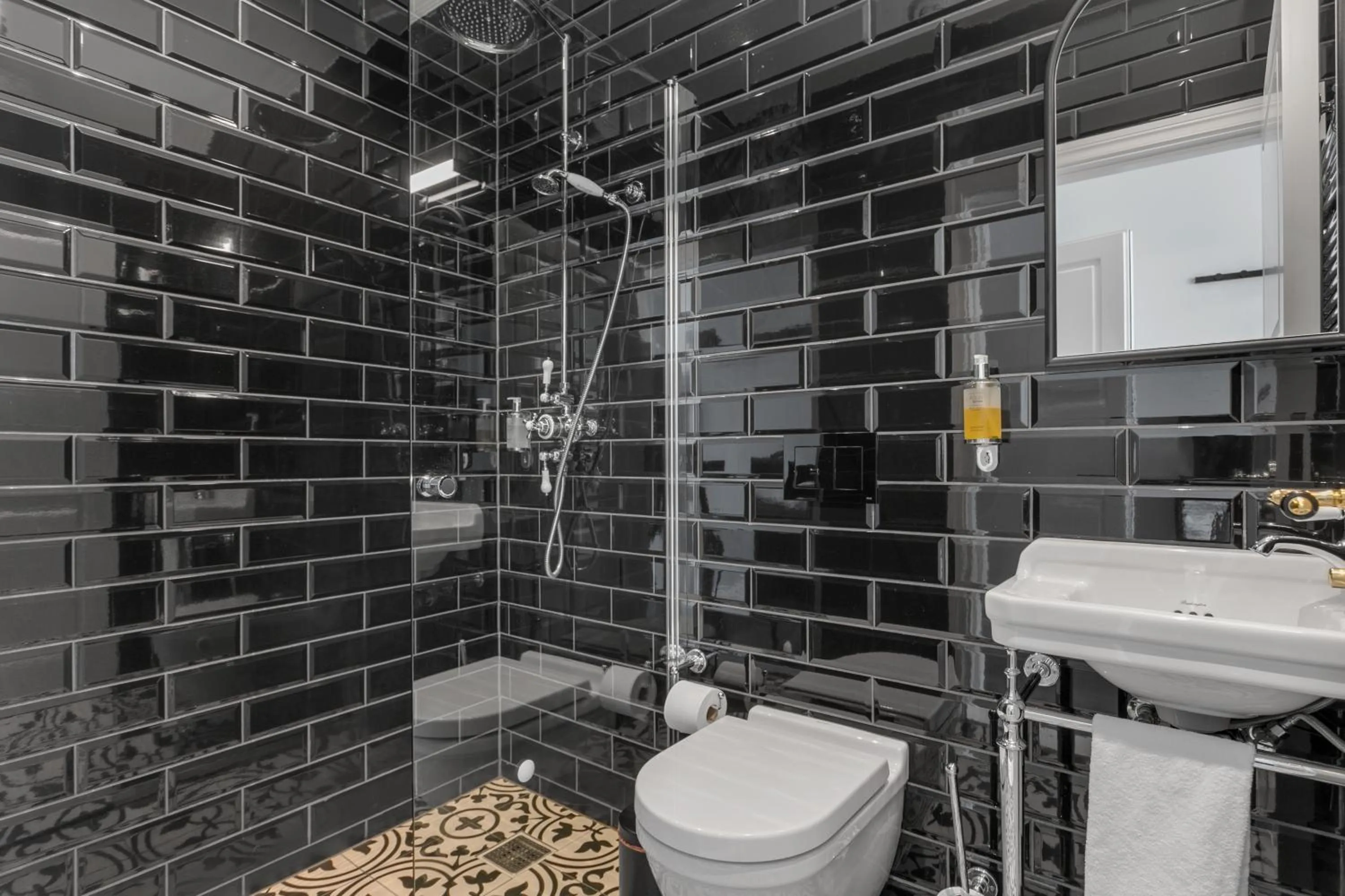 Bathroom in Hotel Aska