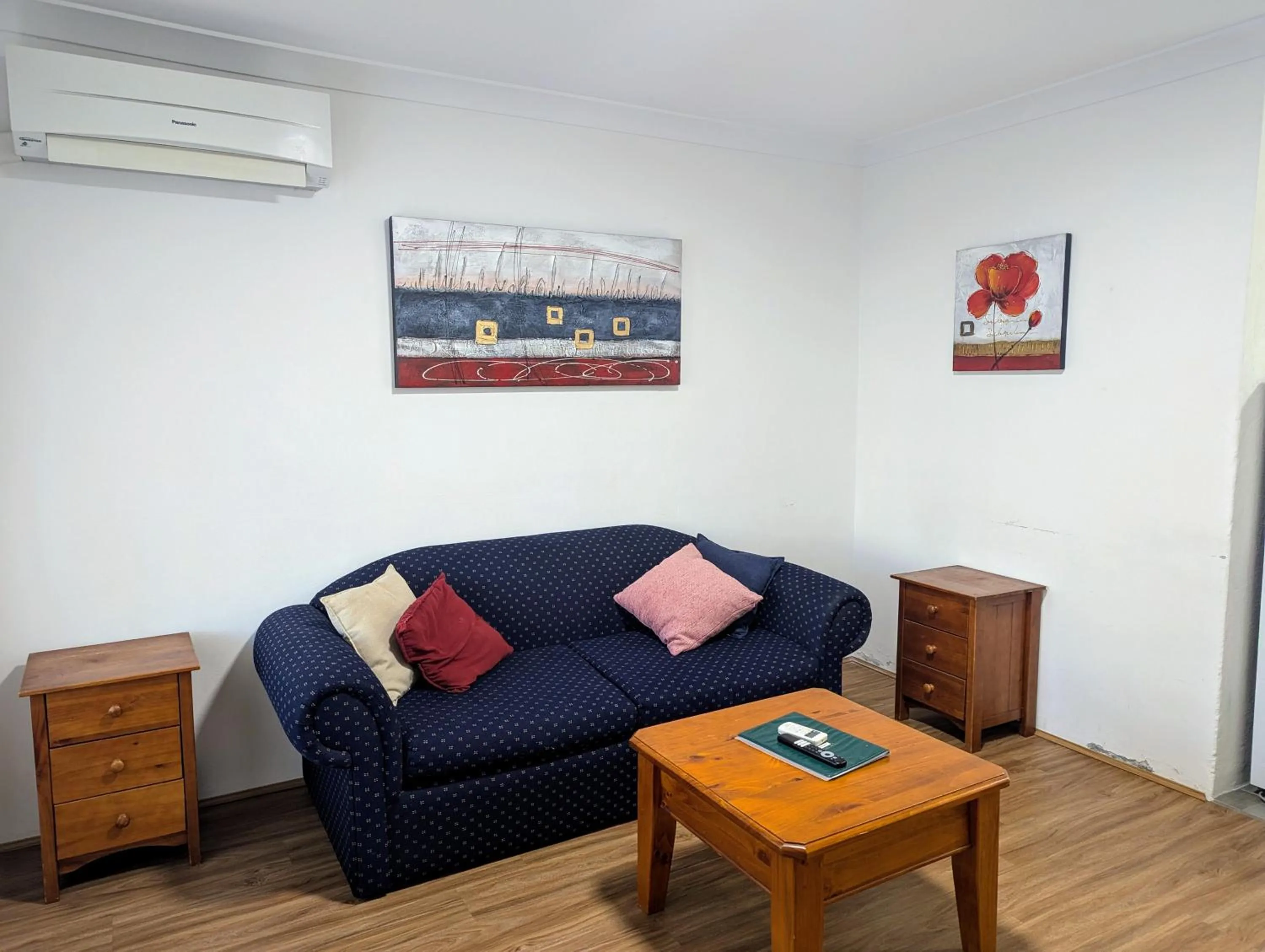 Living room in Ocean Drive Motel