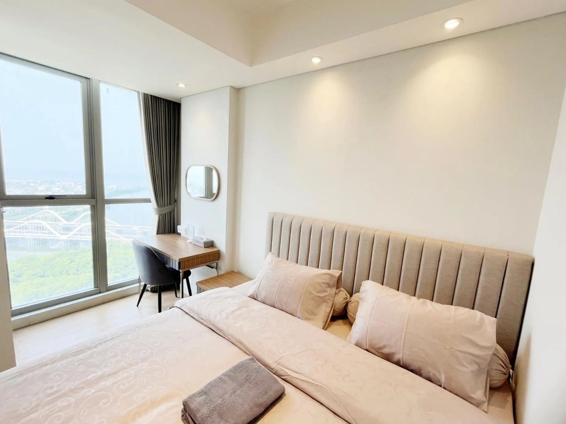 Bed in Gold Coast Sea View Apartments by Rentrooms