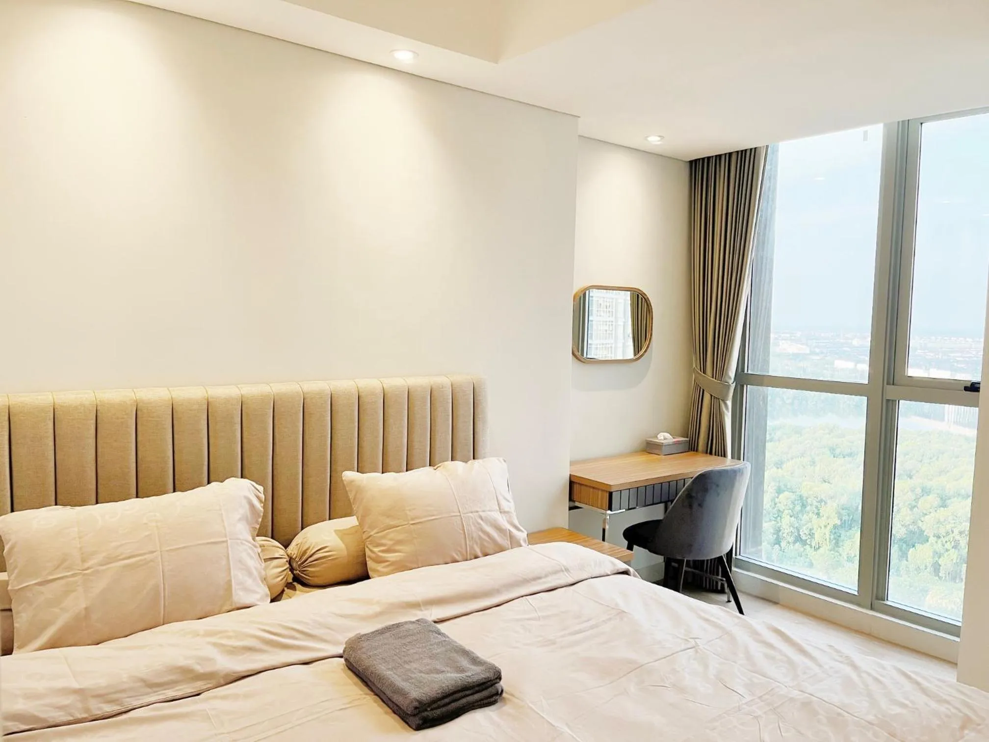 Bed in Gold Coast Sea View Apartments by Rentrooms