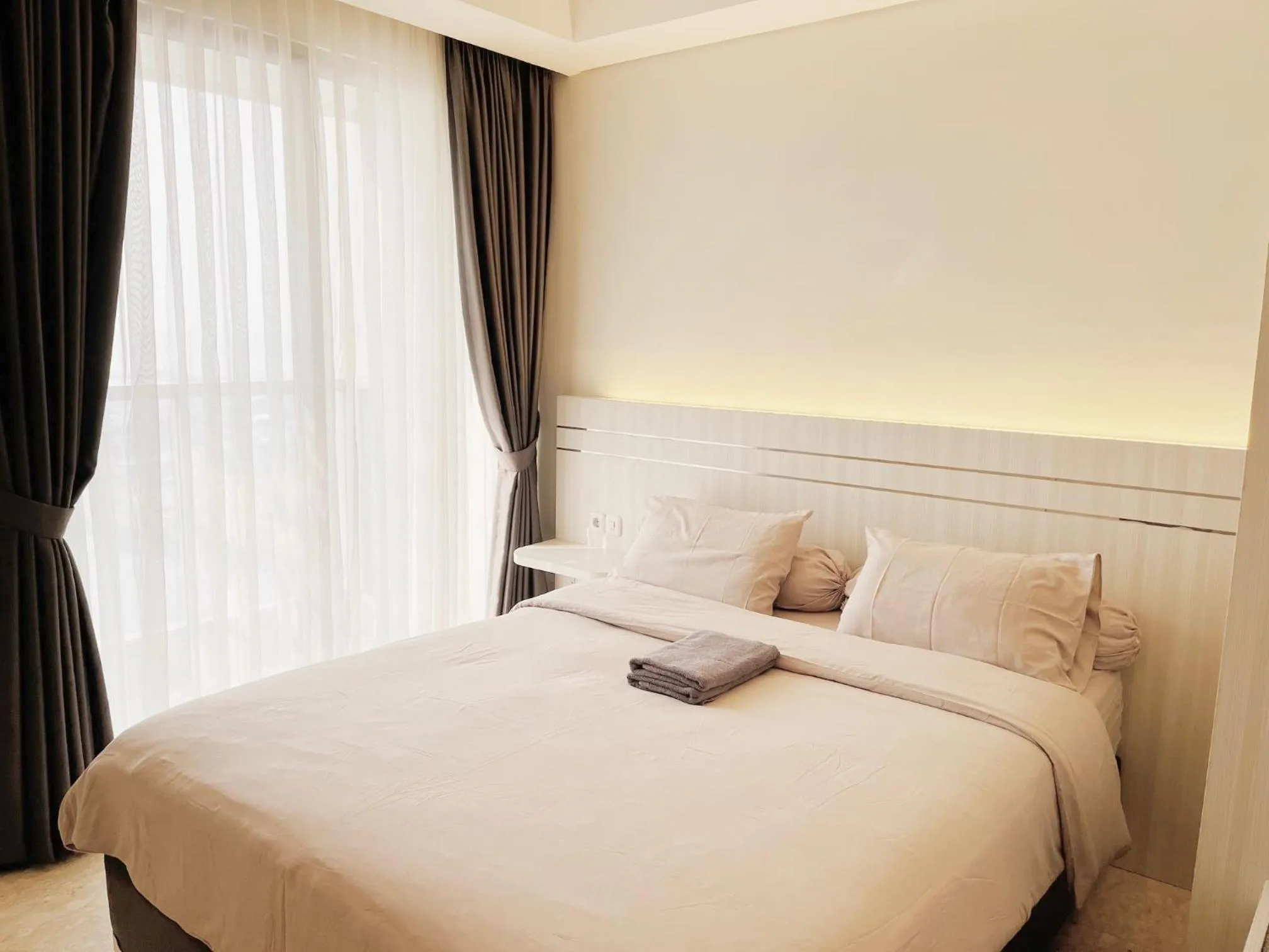 Bed in Gold Coast Sea View Apartments by Rentrooms