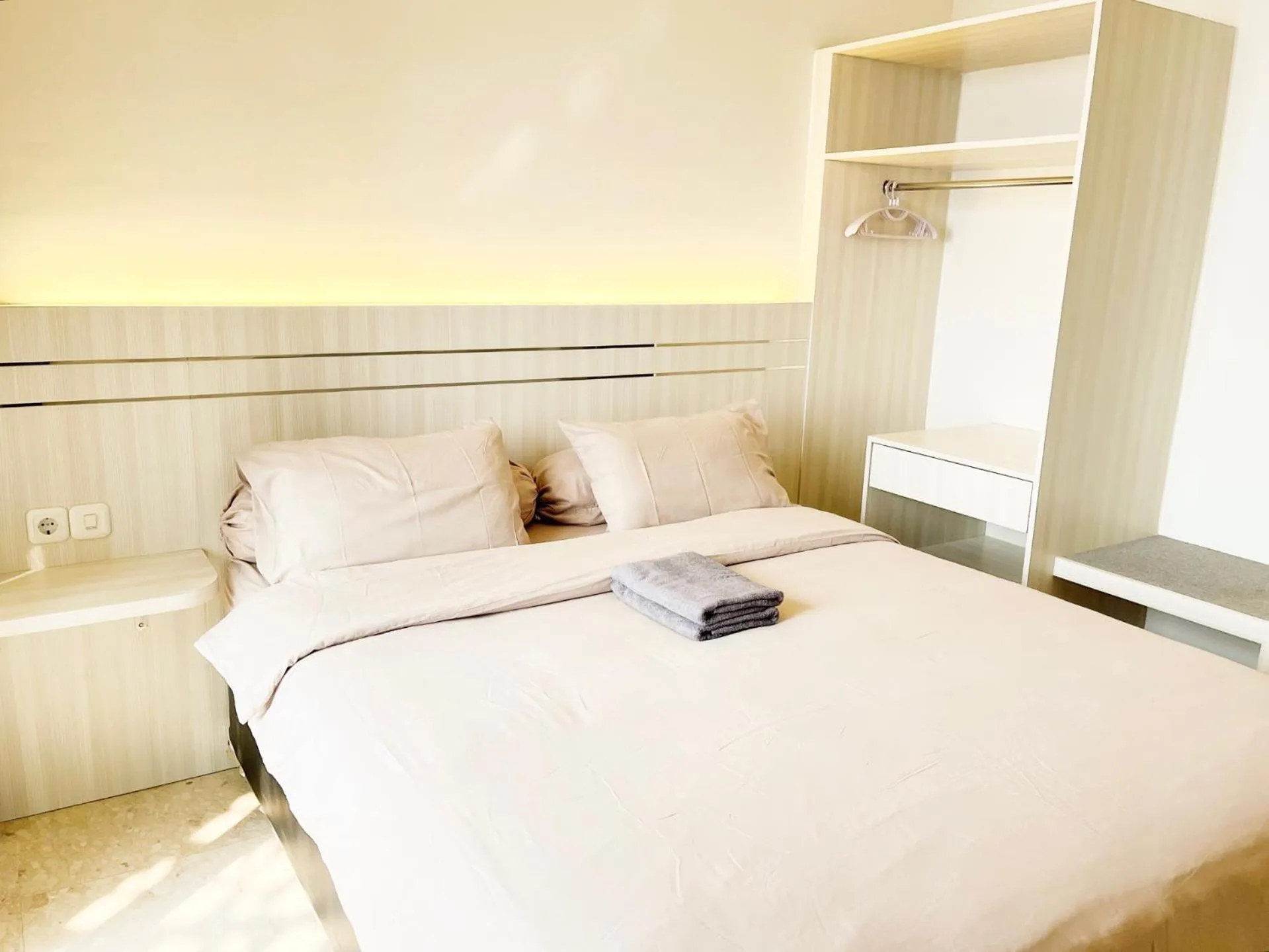 Bed in Gold Coast Sea View Apartments by Rentrooms