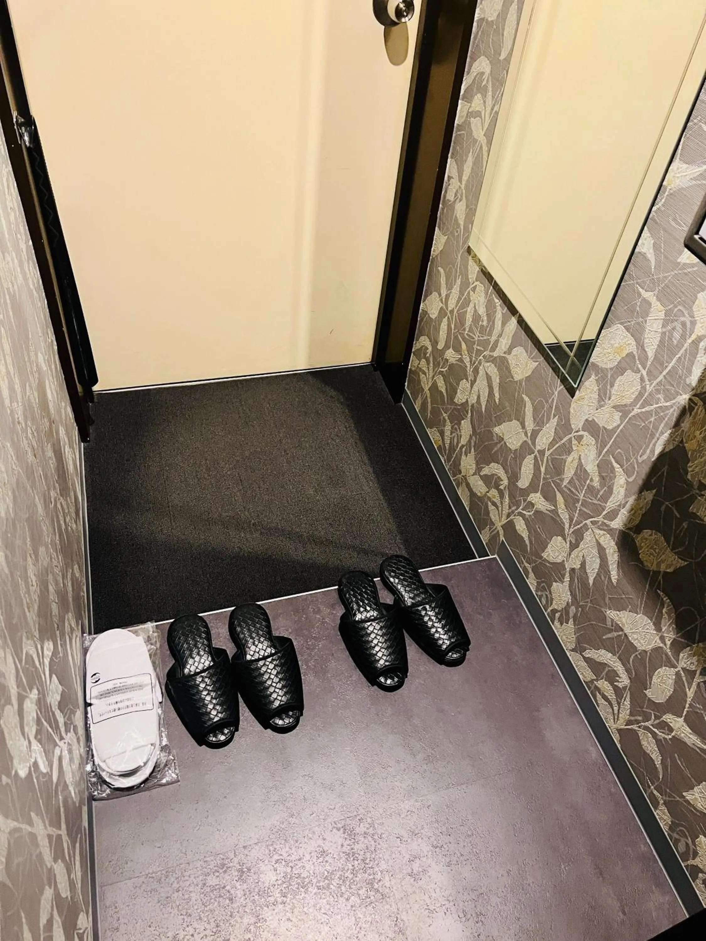 room service in Asokono Hotel