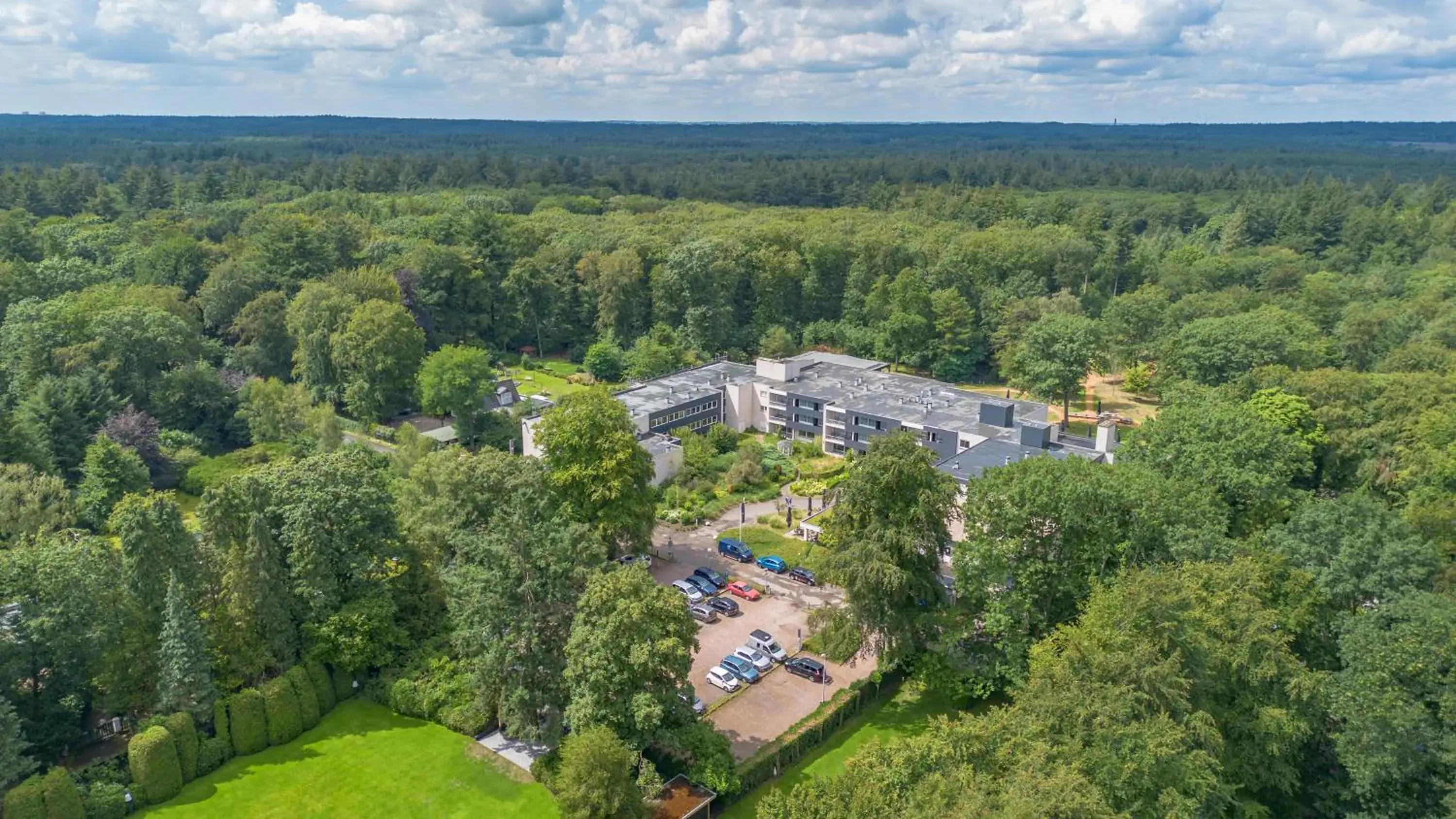 Garden in Fletcher Hotel-Restaurant De Buunderkamp Garden in Fletcher Hotel-Restaurant De Buunderkamp