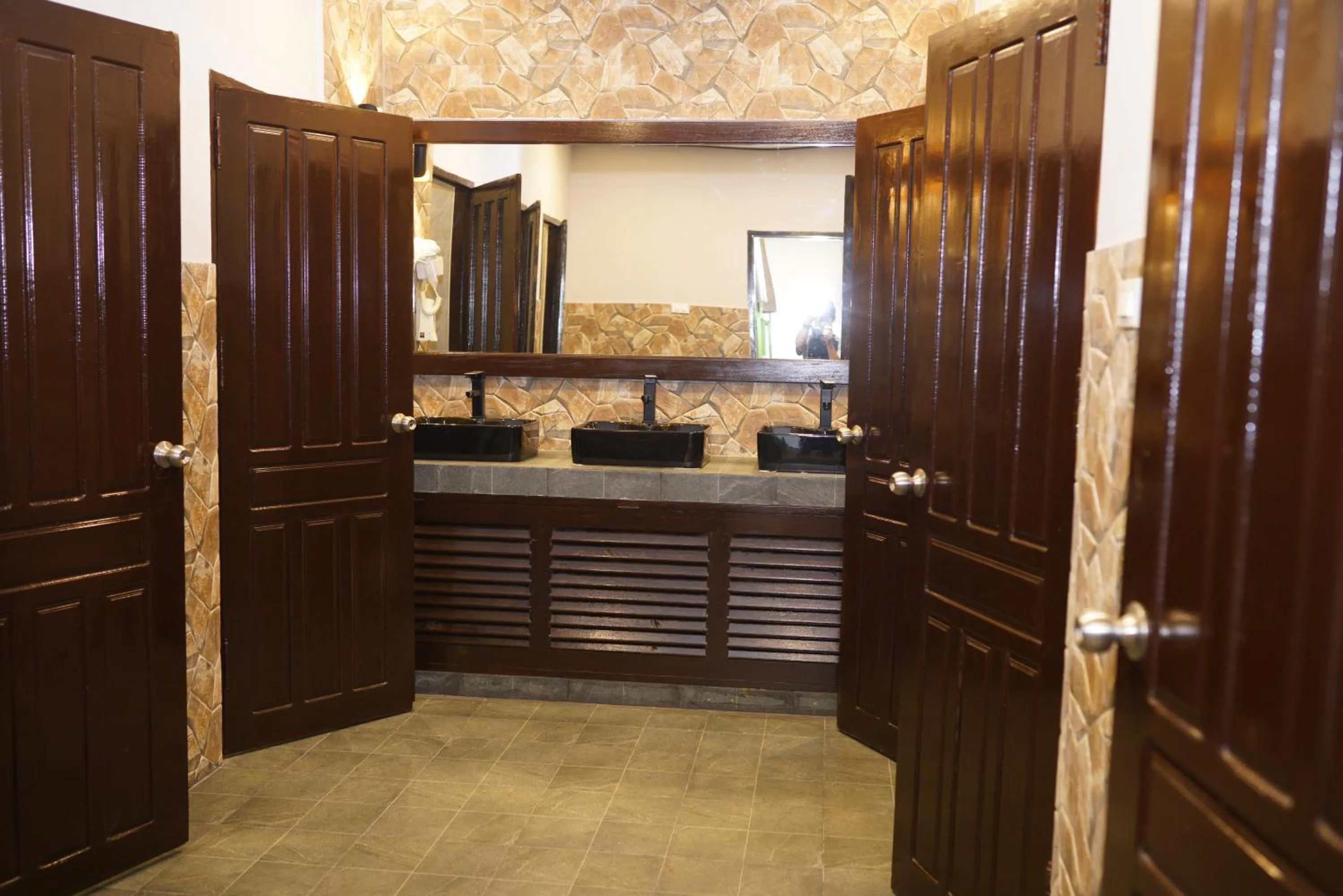 Bathroom in Mad Monkey Vang Vieng