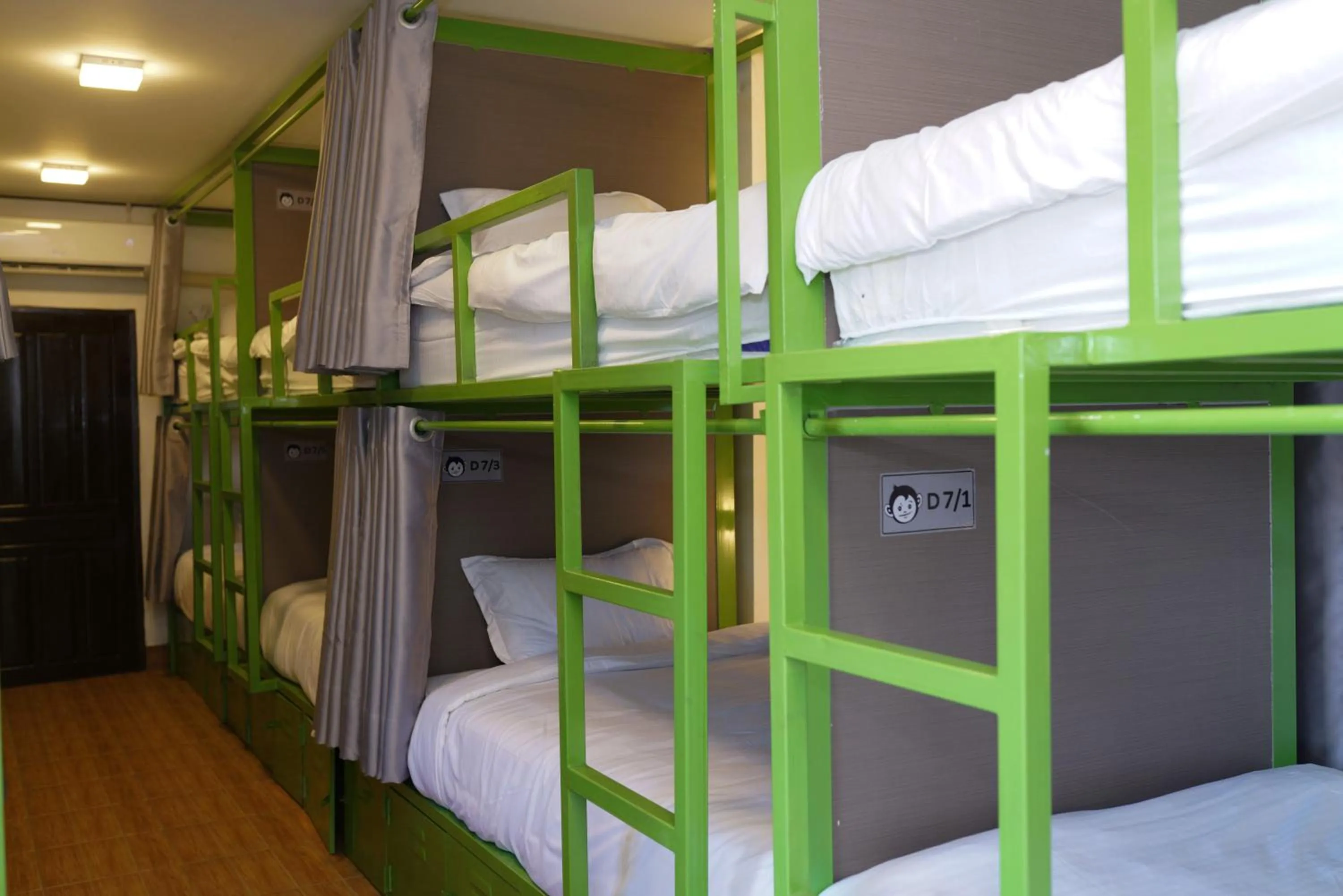 Photo of the whole room, Bed in Mad Monkey Vang Vieng