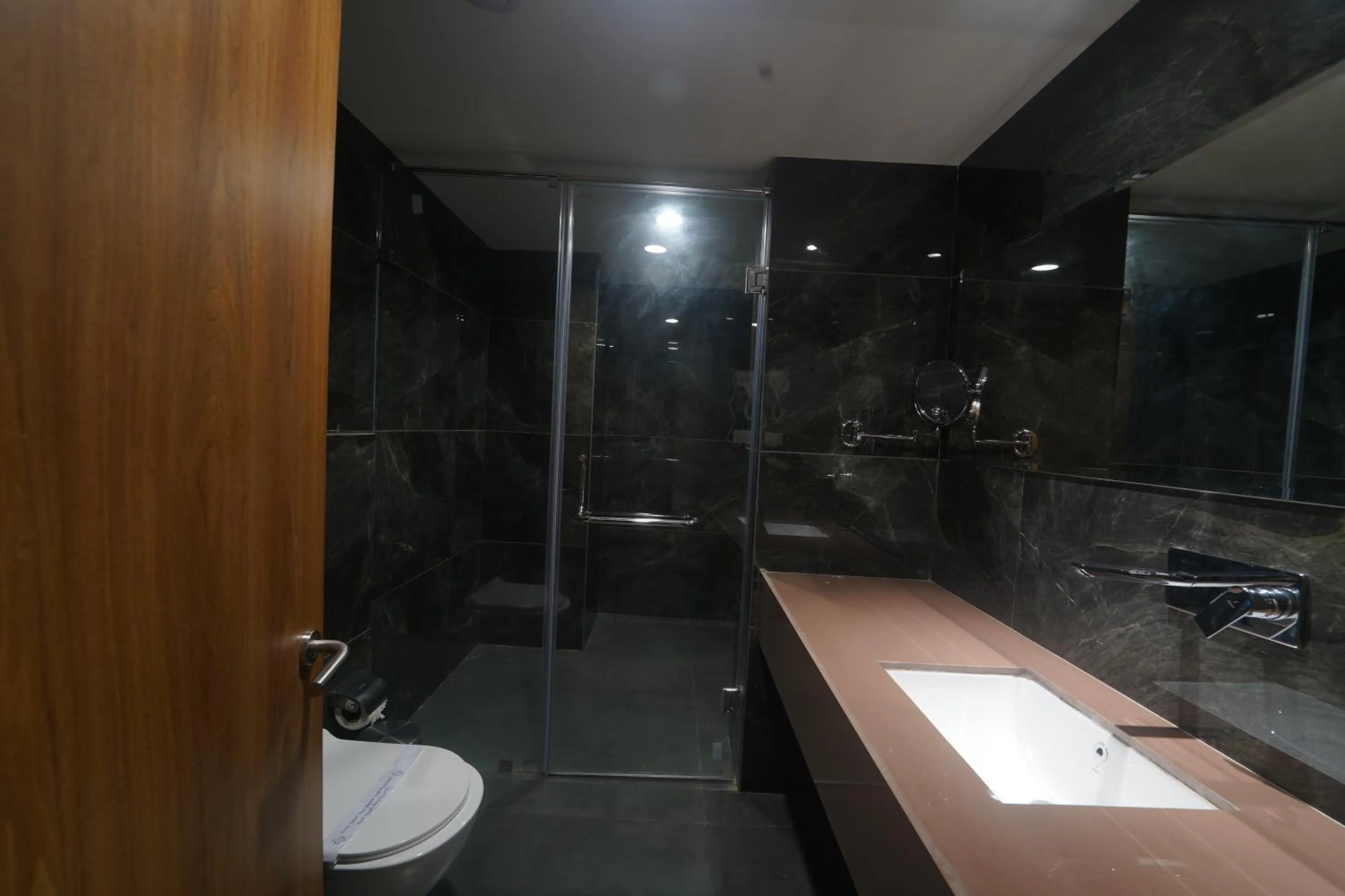 Toilet in HOTEL STATURE INN