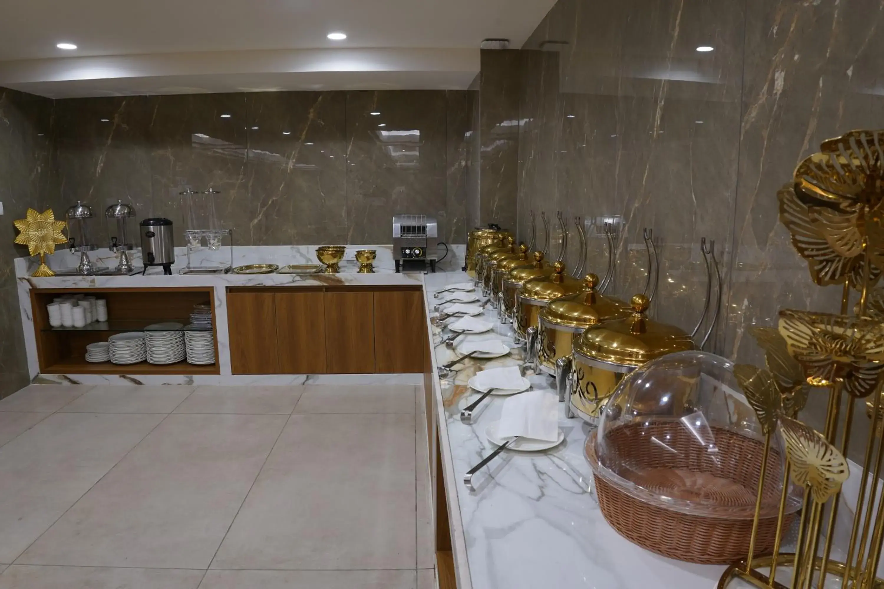 Restaurant/places to eat in HOTEL STATURE INN Restaurant/places to eat in HOTEL STATURE INN