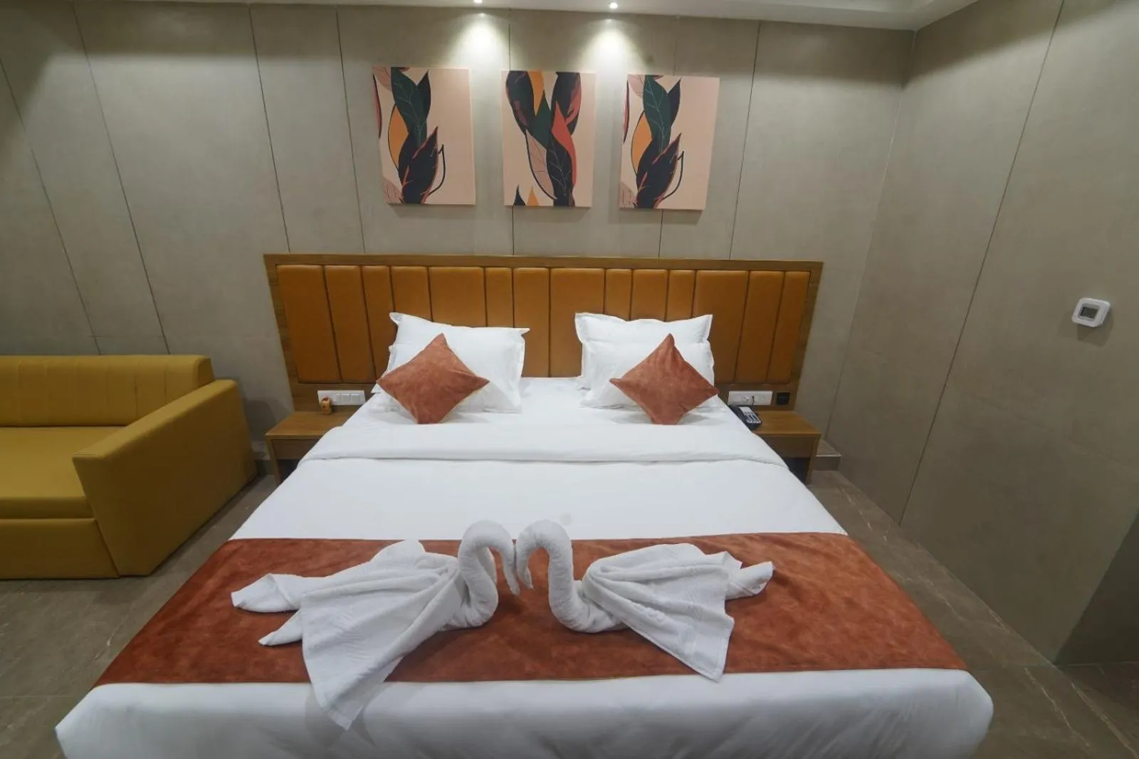 Bed in HOTEL STATURE INN