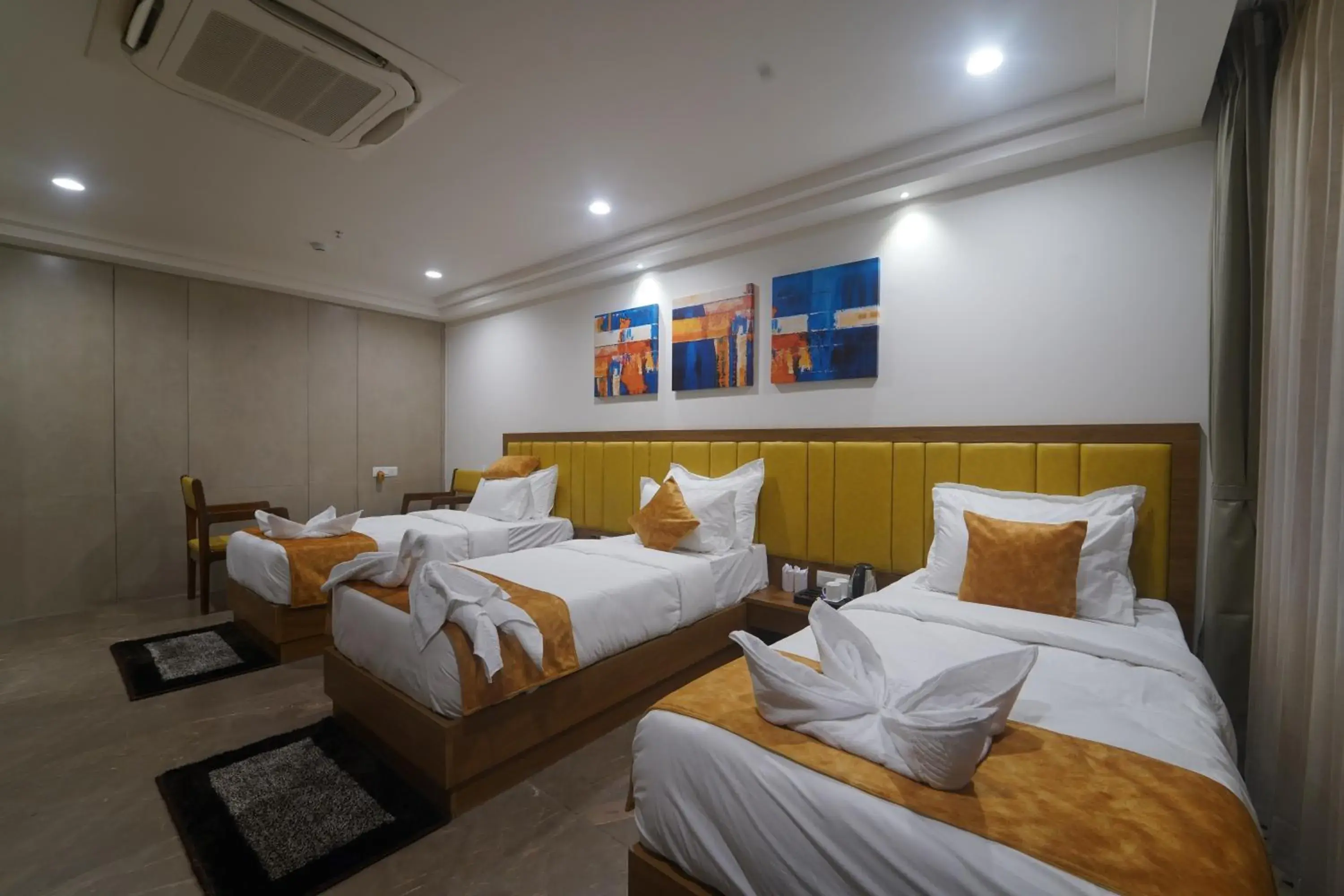 Photo of the whole room, Bed in HOTEL STATURE INN Photo of the whole room, Bed in HOTEL STATURE INN