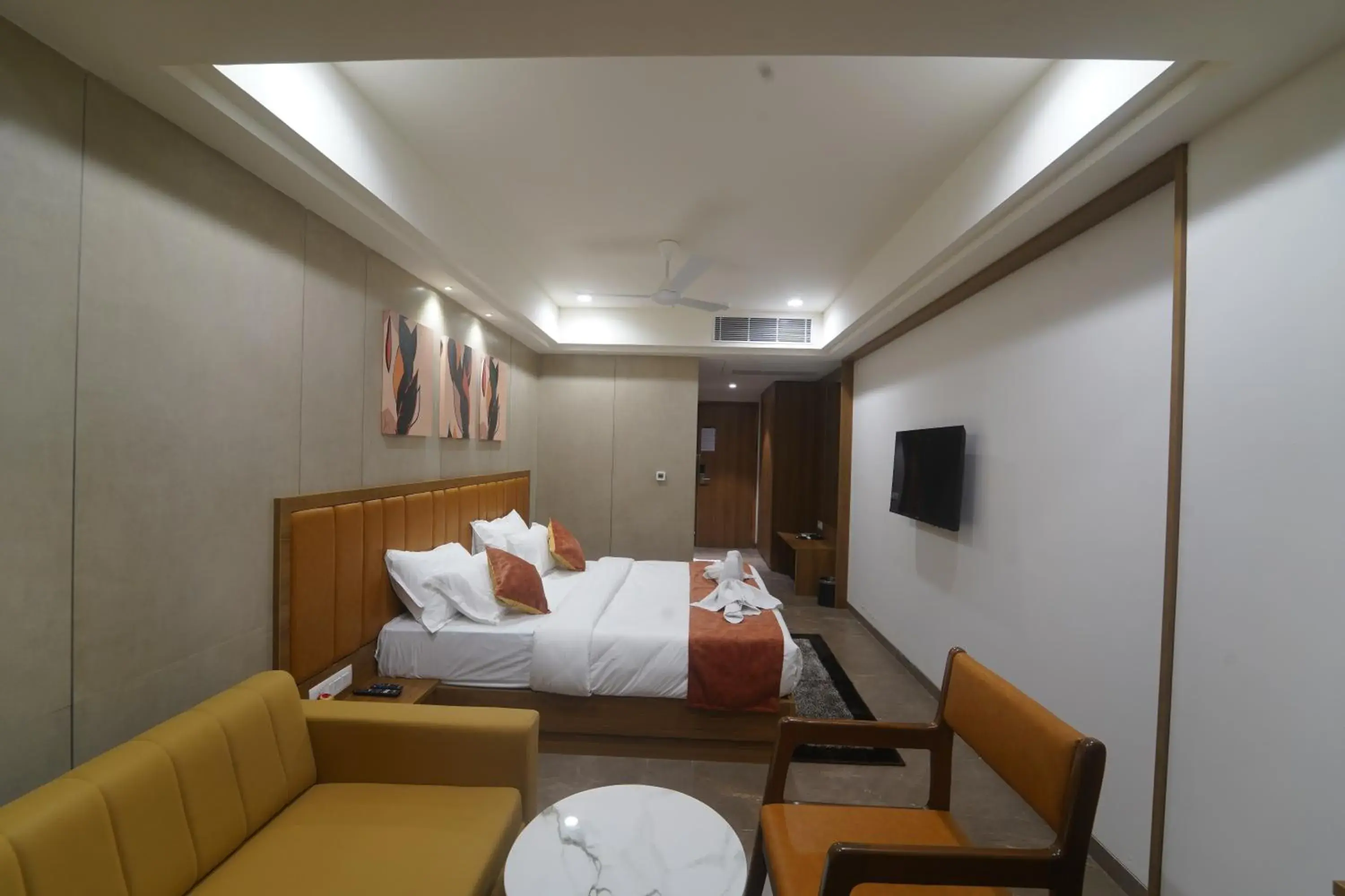 Photo of the whole room, Bed in HOTEL STATURE INN Photo of the whole room, Bed in HOTEL STATURE INN