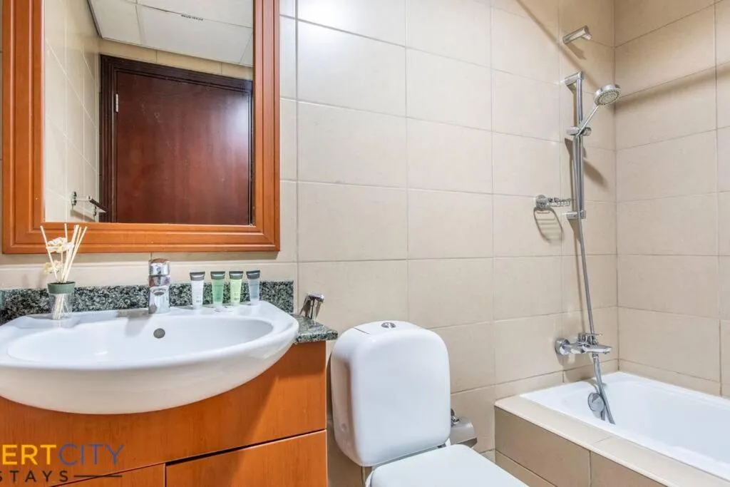 Fully Furnished 1 Bed in JLT, Hosted by Desert City Stays