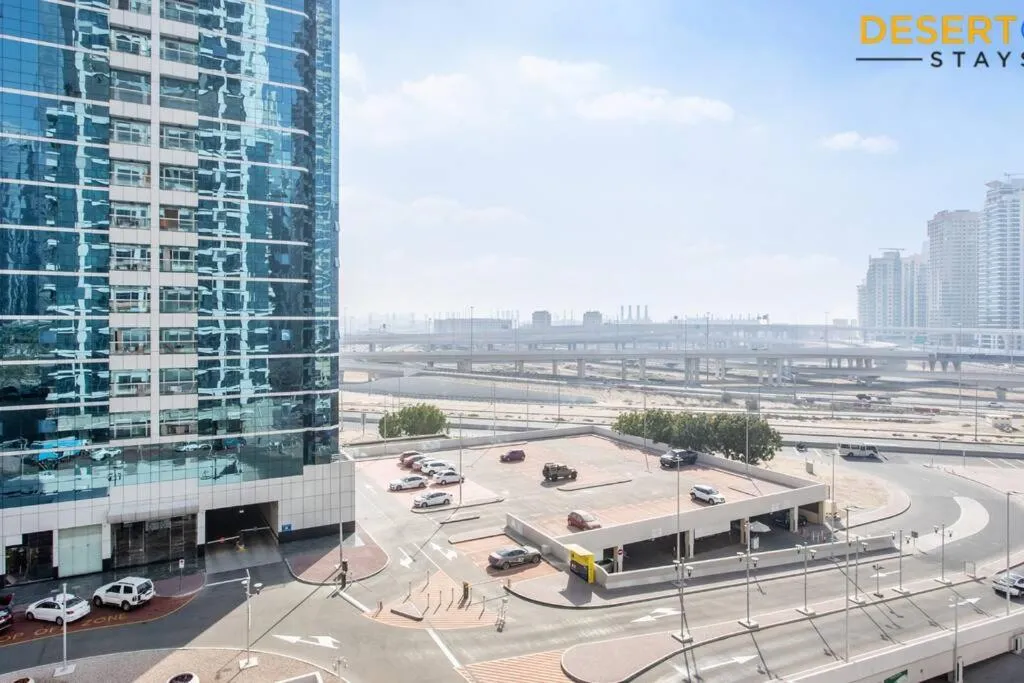 Fully Furnished 1 Bed in JLT, Hosted by Desert City Stays