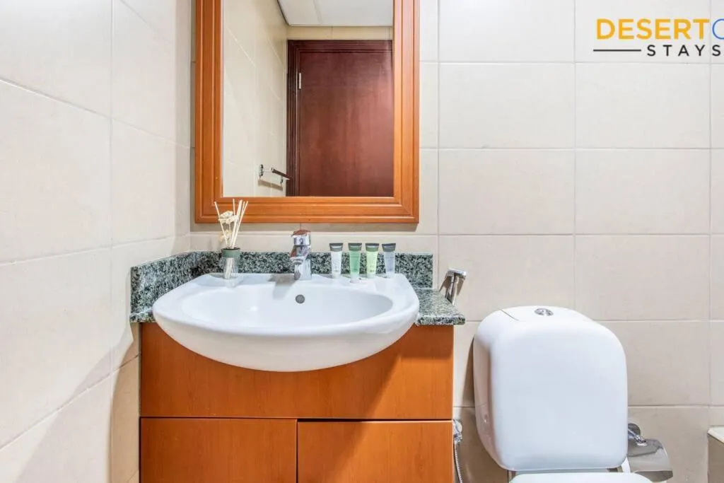 Fully Furnished 1 Bed in JLT, Hosted by Desert City Stays