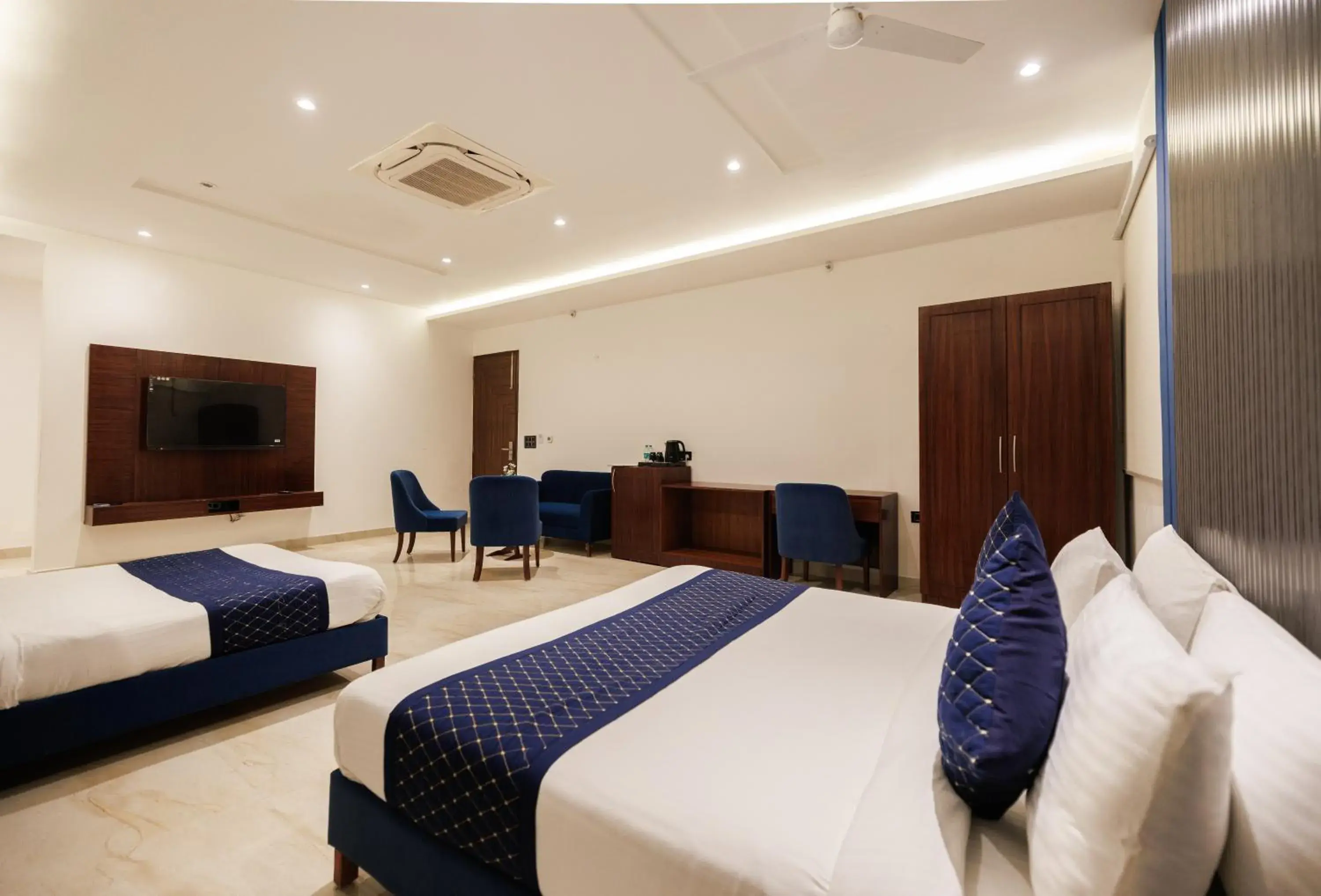 Family Suite in The Eliot Hotel & Banquet Family Suite in The Eliot Hotel & Banquet