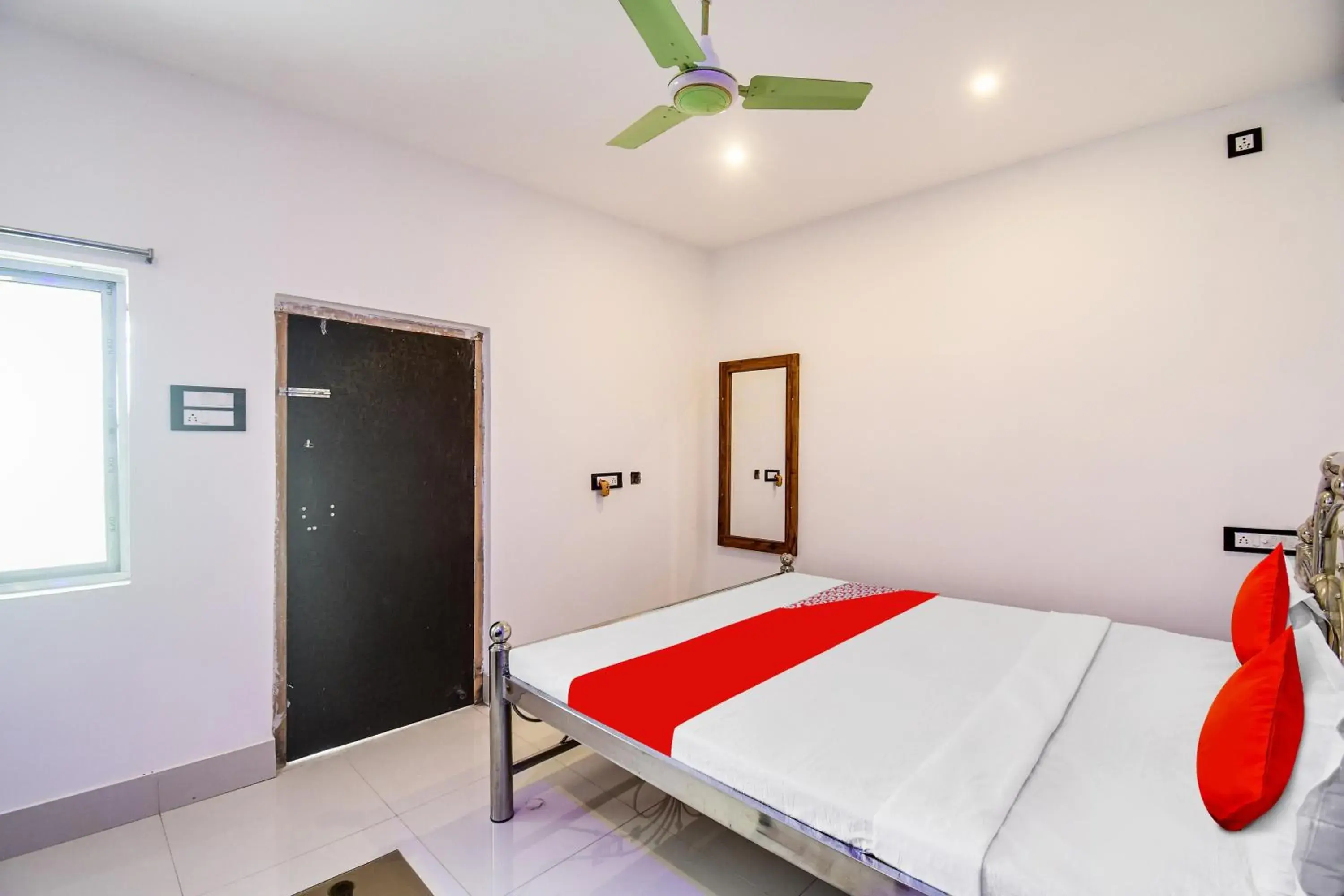 Classic Triple Room - single occupancy in Hotel O Mango Leaf Hotel & Restaurant Classic Triple Room - single occupancy in Hotel O Mango Leaf Hotel & Restaurant
