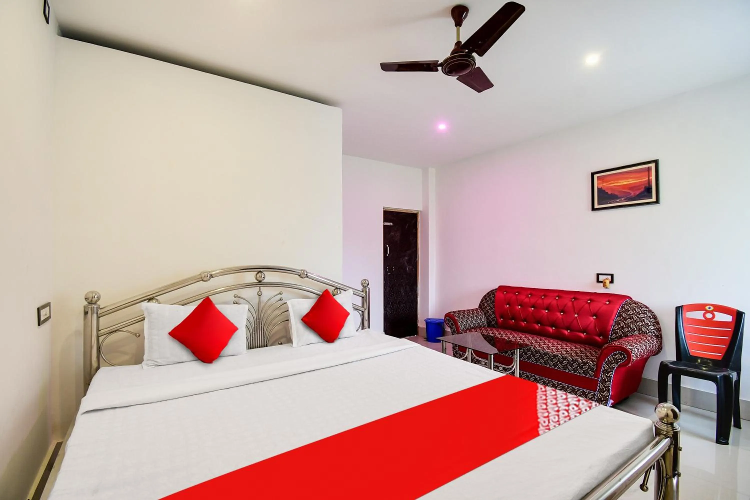 Bedroom in Hotel O Mango Leaf Hotel & Restaurant