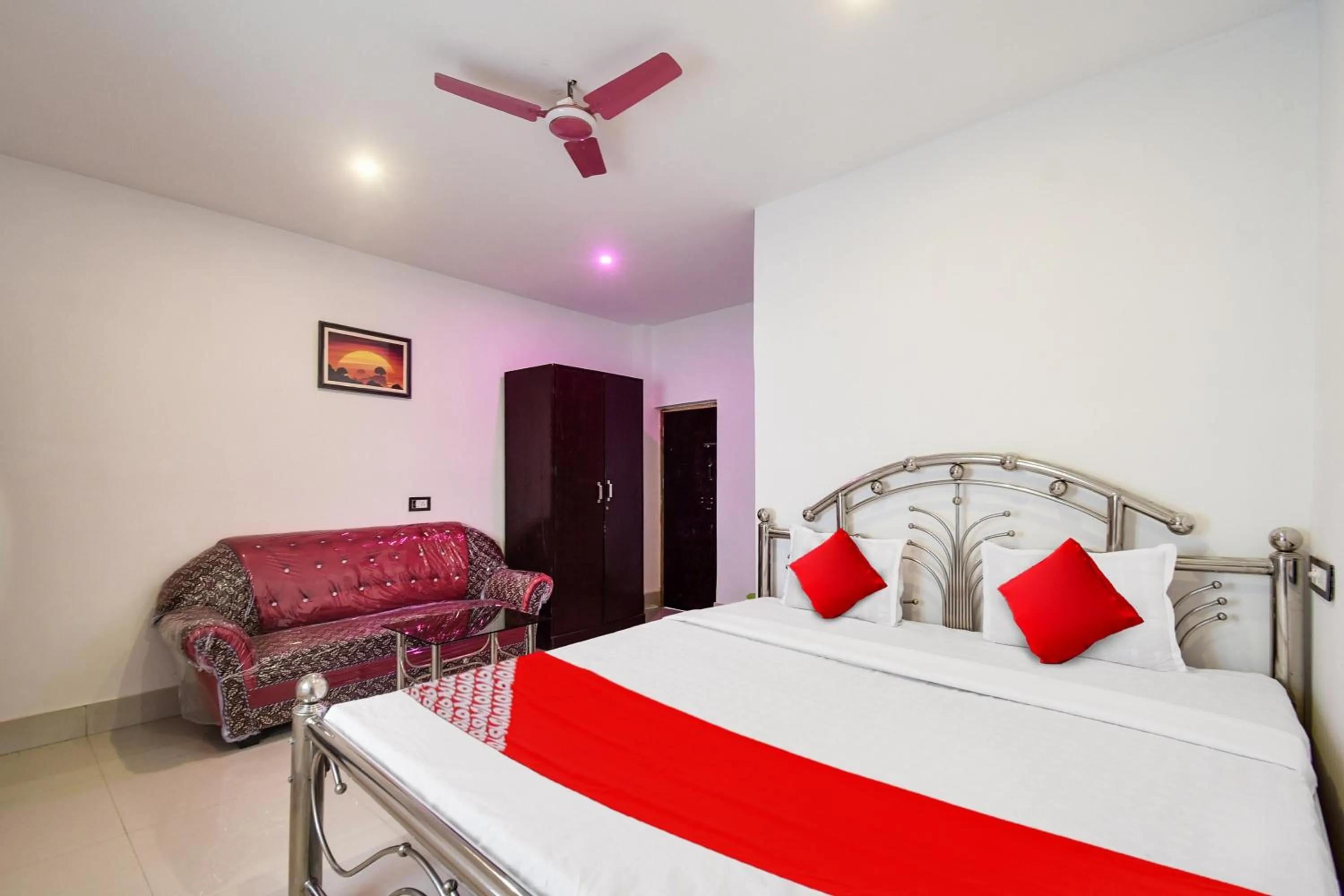 Bedroom in Hotel O Mango Leaf Hotel & Restaurant