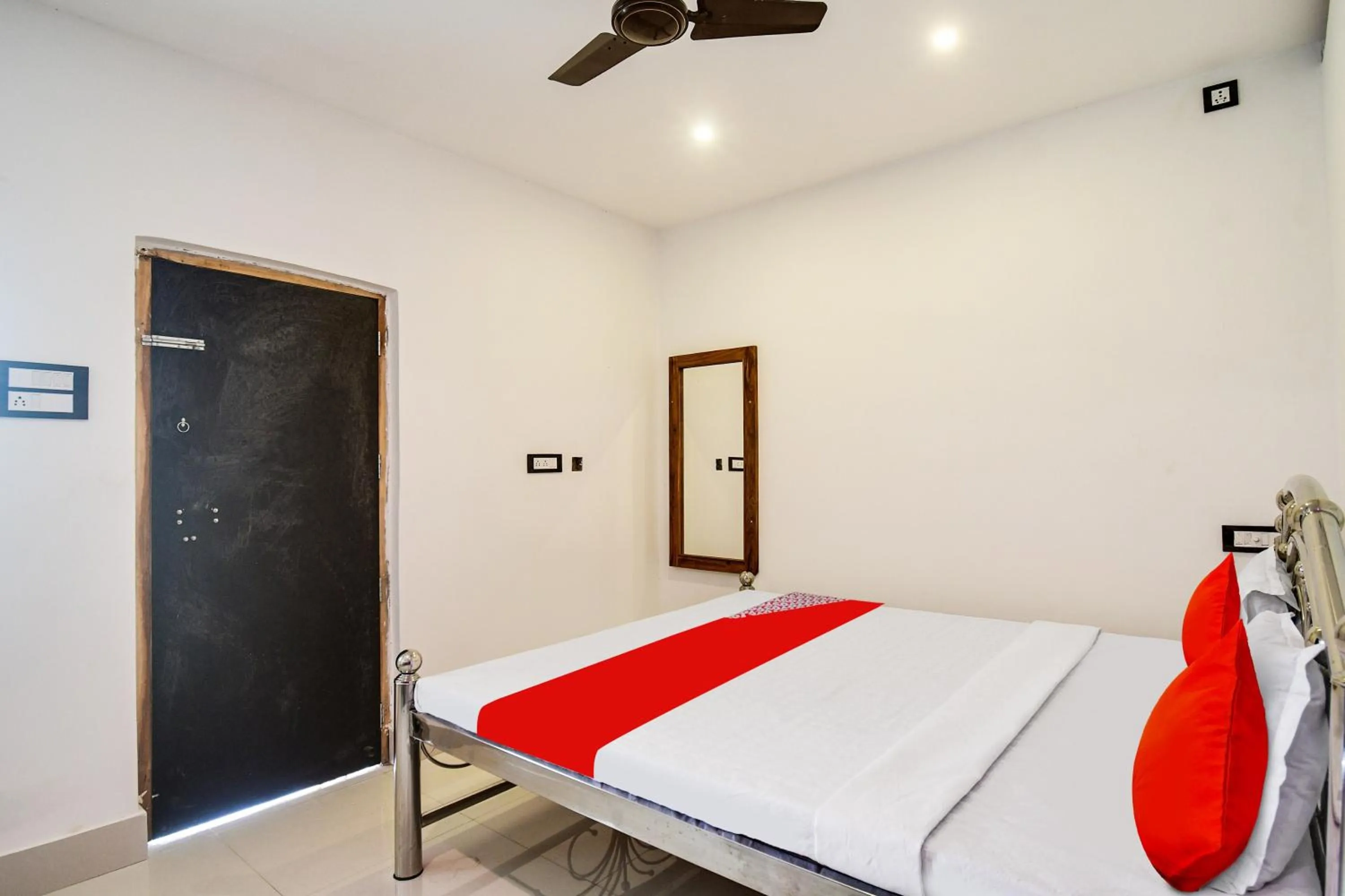 Bedroom, Bed in Hotel O Mango Leaf Hotel & Restaurant