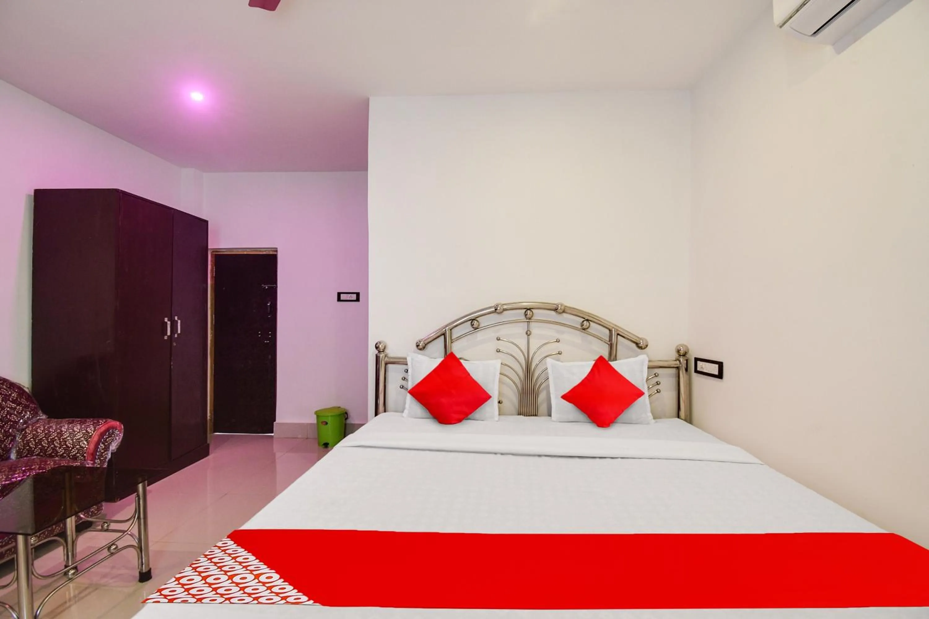 Bedroom in Hotel O Mango Leaf Hotel & Restaurant