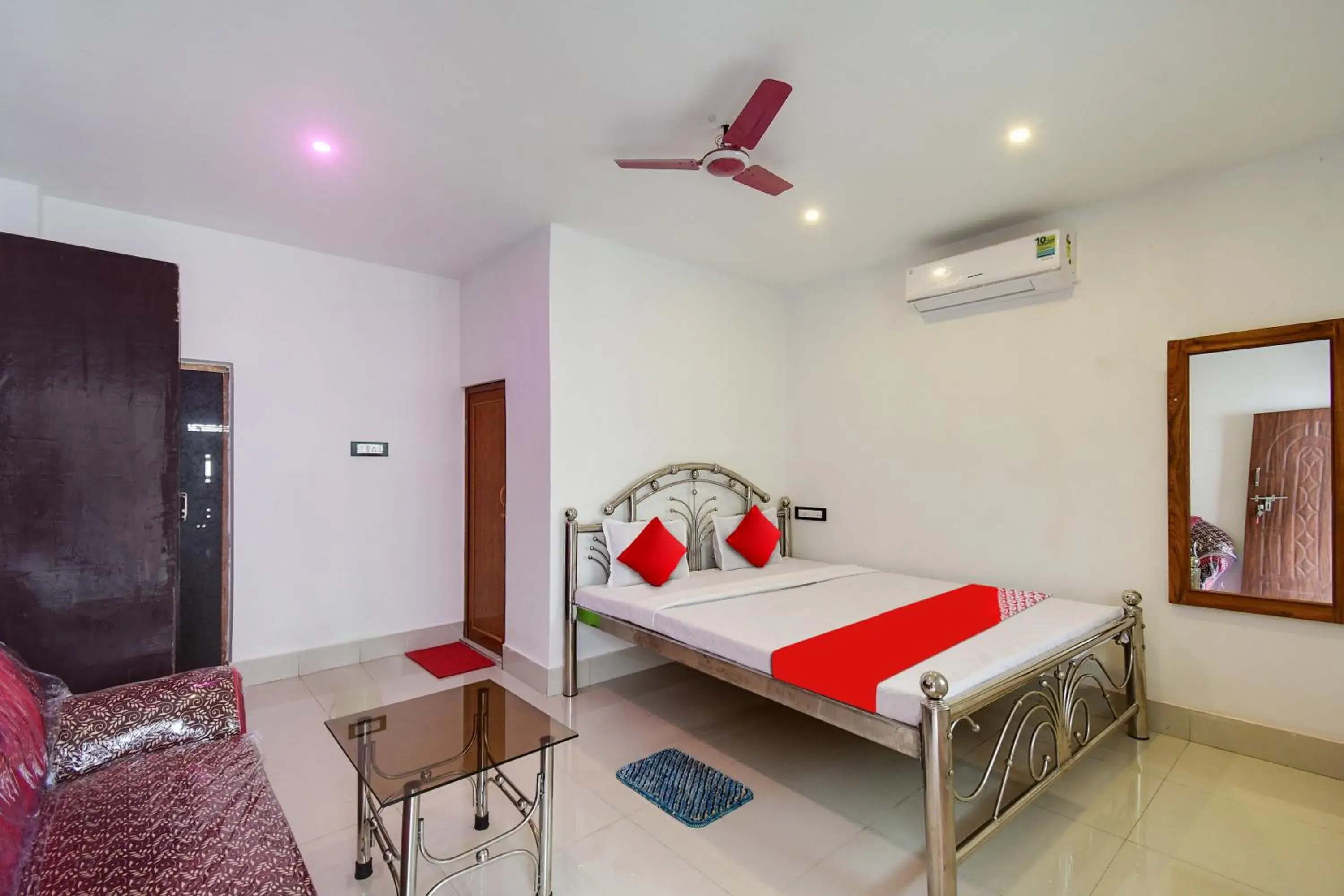 Bedroom, Bed in Hotel O Mango Leaf Hotel & Restaurant Bedroom, Bed in Hotel O Mango Leaf Hotel & Restaurant