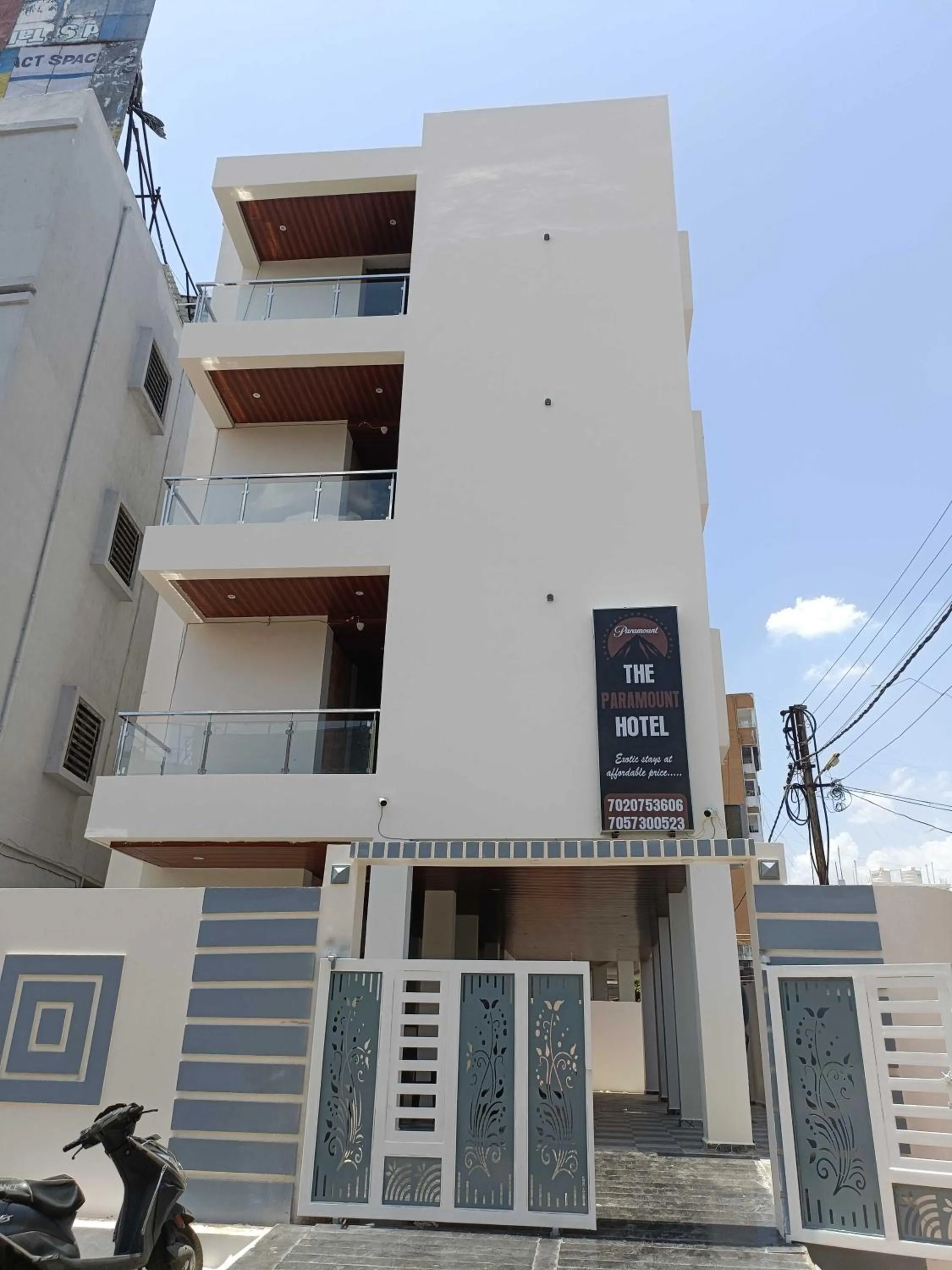 Facade/entrance in Hotel O The Paramount Hotel