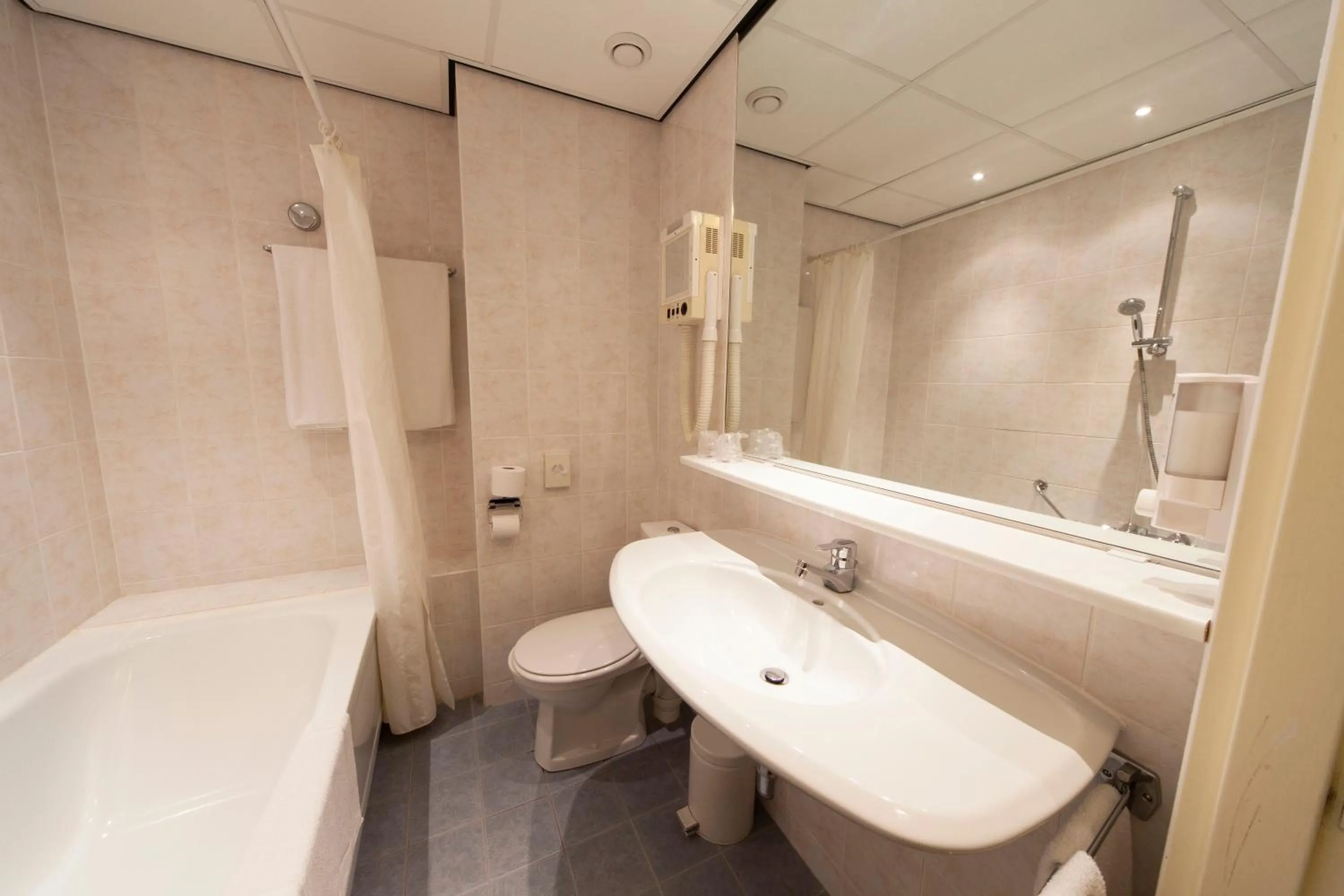 Bathroom in Fletcher Hotel Restaurant Sallandse Heuvelrug