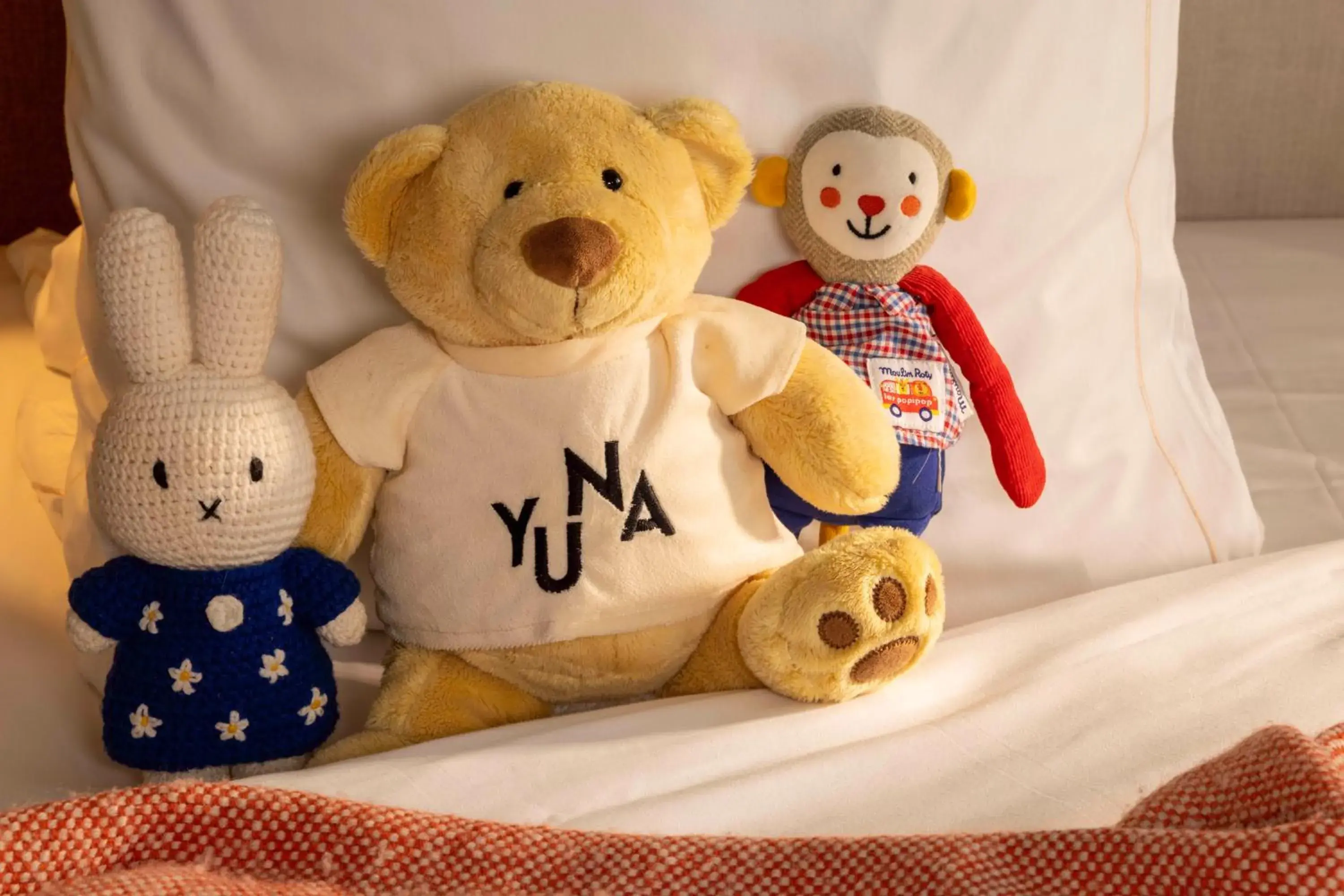 Bed in Yuna Porte-Maillot - ApartHotel Bed in Yuna Porte-Maillot - ApartHotel