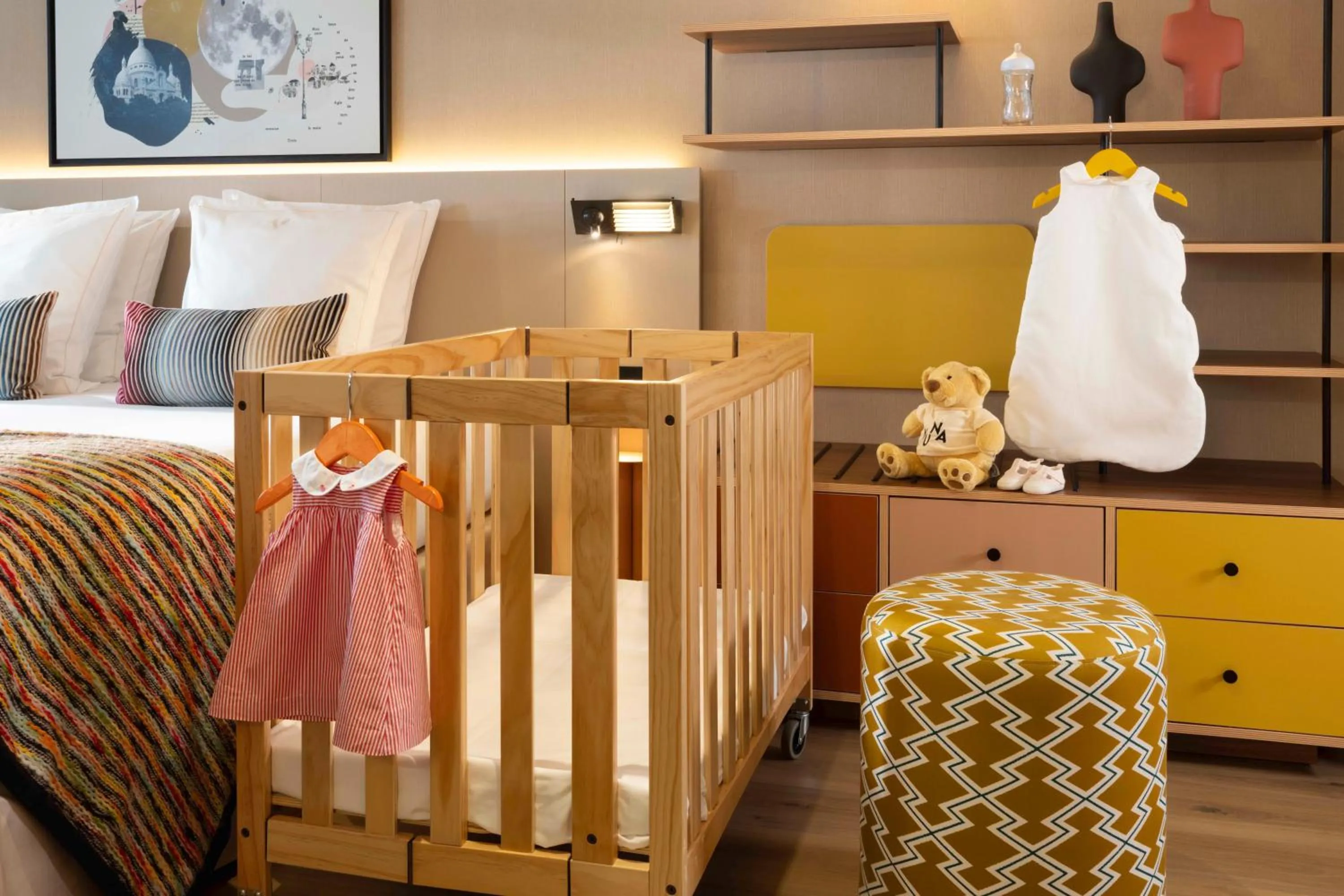 cot, Bed in Yuna Porte-Maillot - ApartHotel